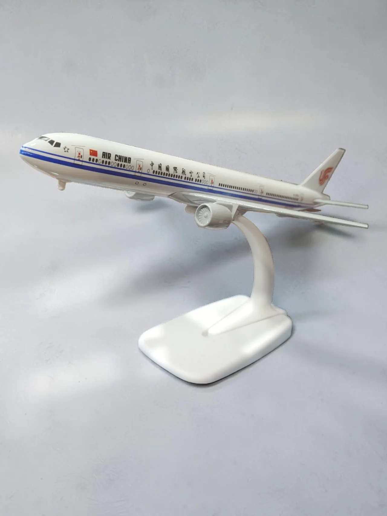 Aircraft Air China Boeing 777-300ER B-2053 Airplane Diecast Metal Display Stand With Landing Wheels 20cm Scale (No.314)