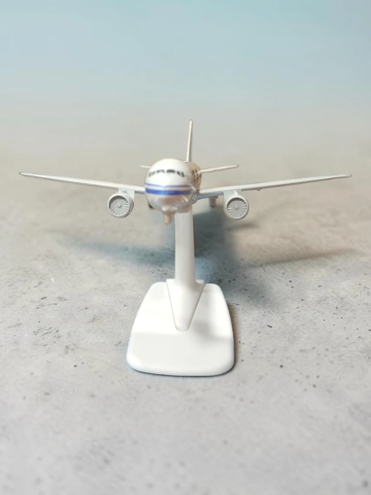 Aircraft Air China Boeing 777-300ER B-2053 Airplane Diecast Metal Display Stand With Landing Wheels 20cm Scale (No.314) - Image 3