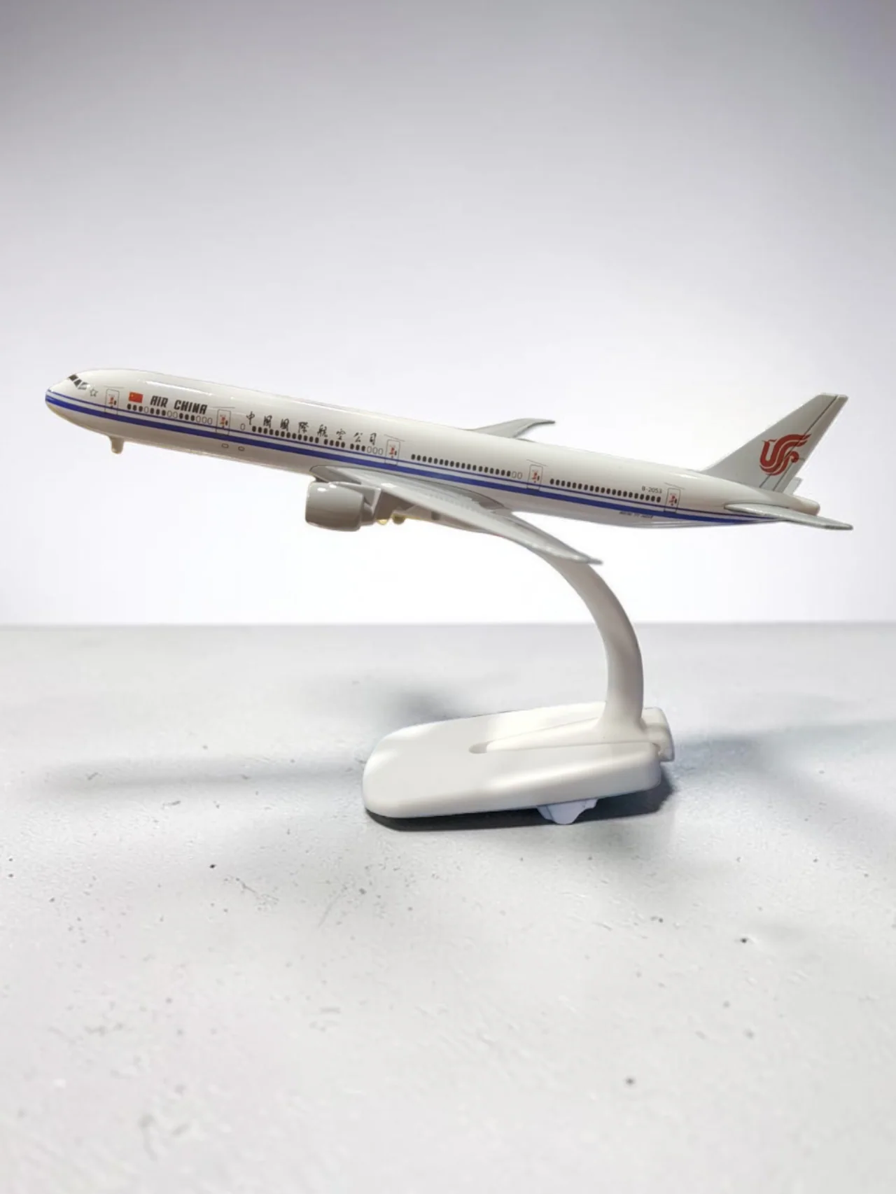 Aircraft Air China Boeing 777-300ER B-2053 Airplane Diecast Metal Display Stand With Landing Wheels 20cm Scale (No.314) - Image 4