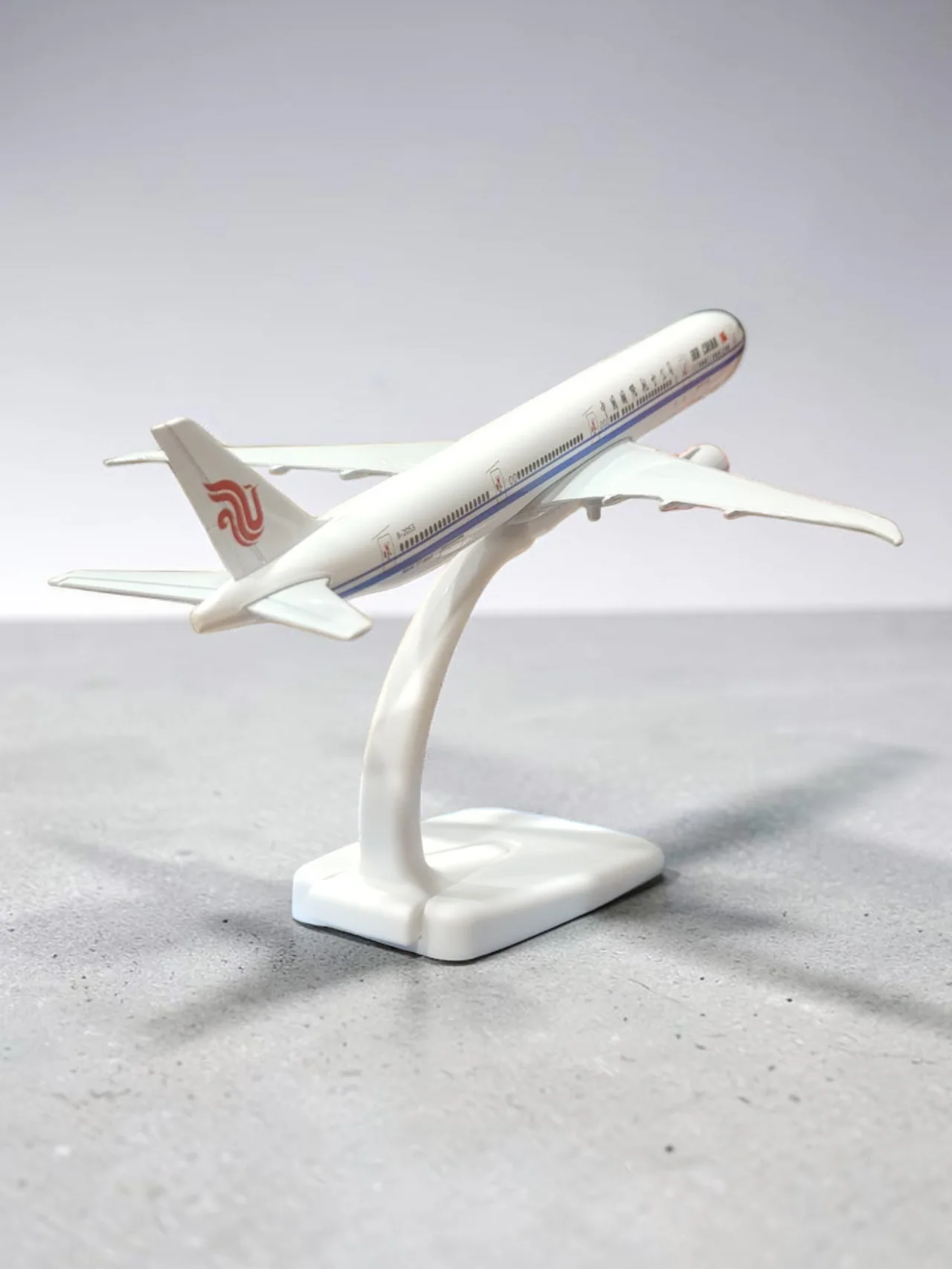 Aircraft Air China Boeing 777-300ER B-2053 Airplane Diecast Metal Display Stand With Landing Wheels 20cm Scale (No.314) - Image 6