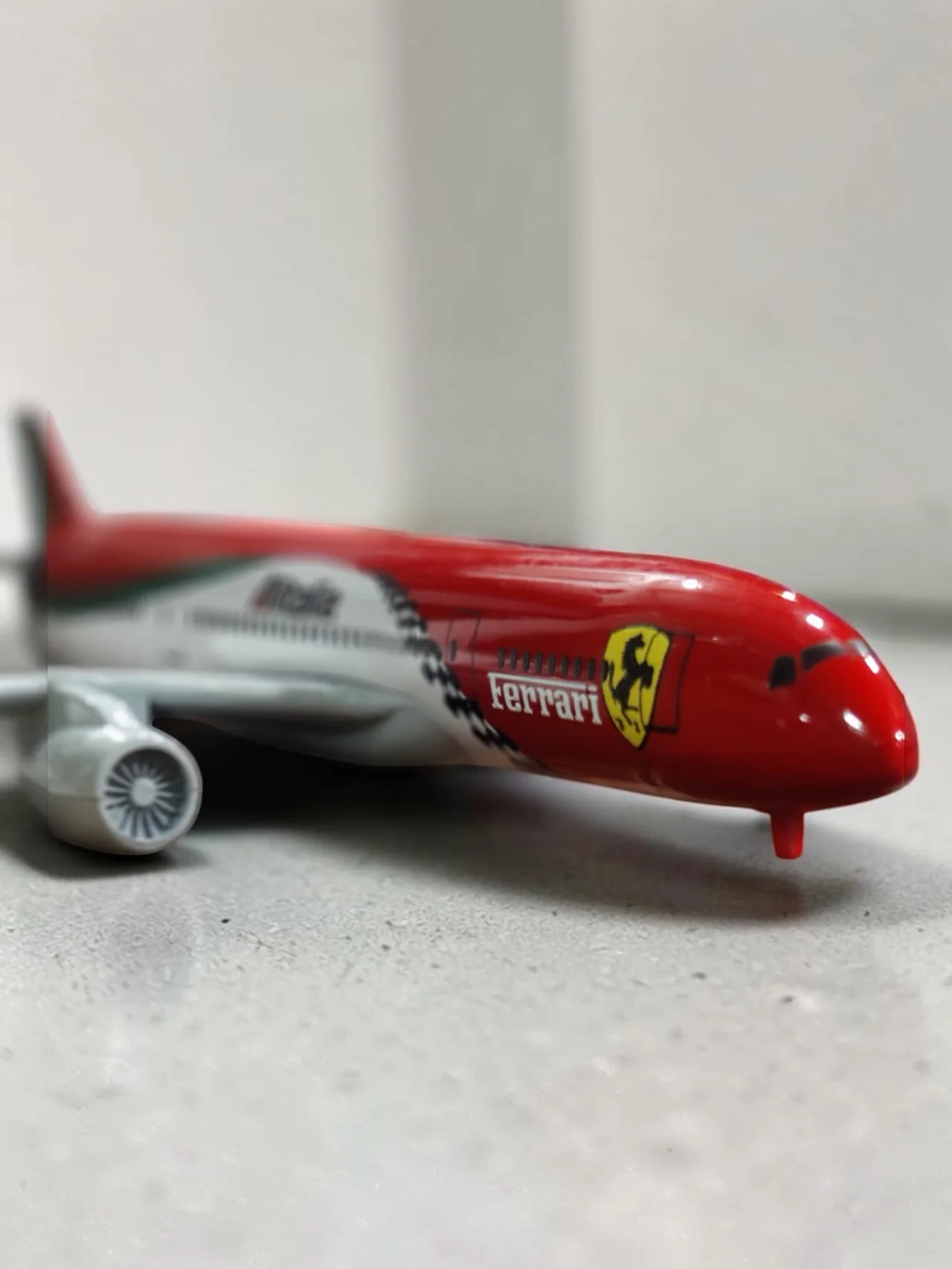 Aircraft 'Ferrari Alitalia Airlines Boeing 787 Display Stand With Landing Wheels 20cm Scale (No.310) - Image 2