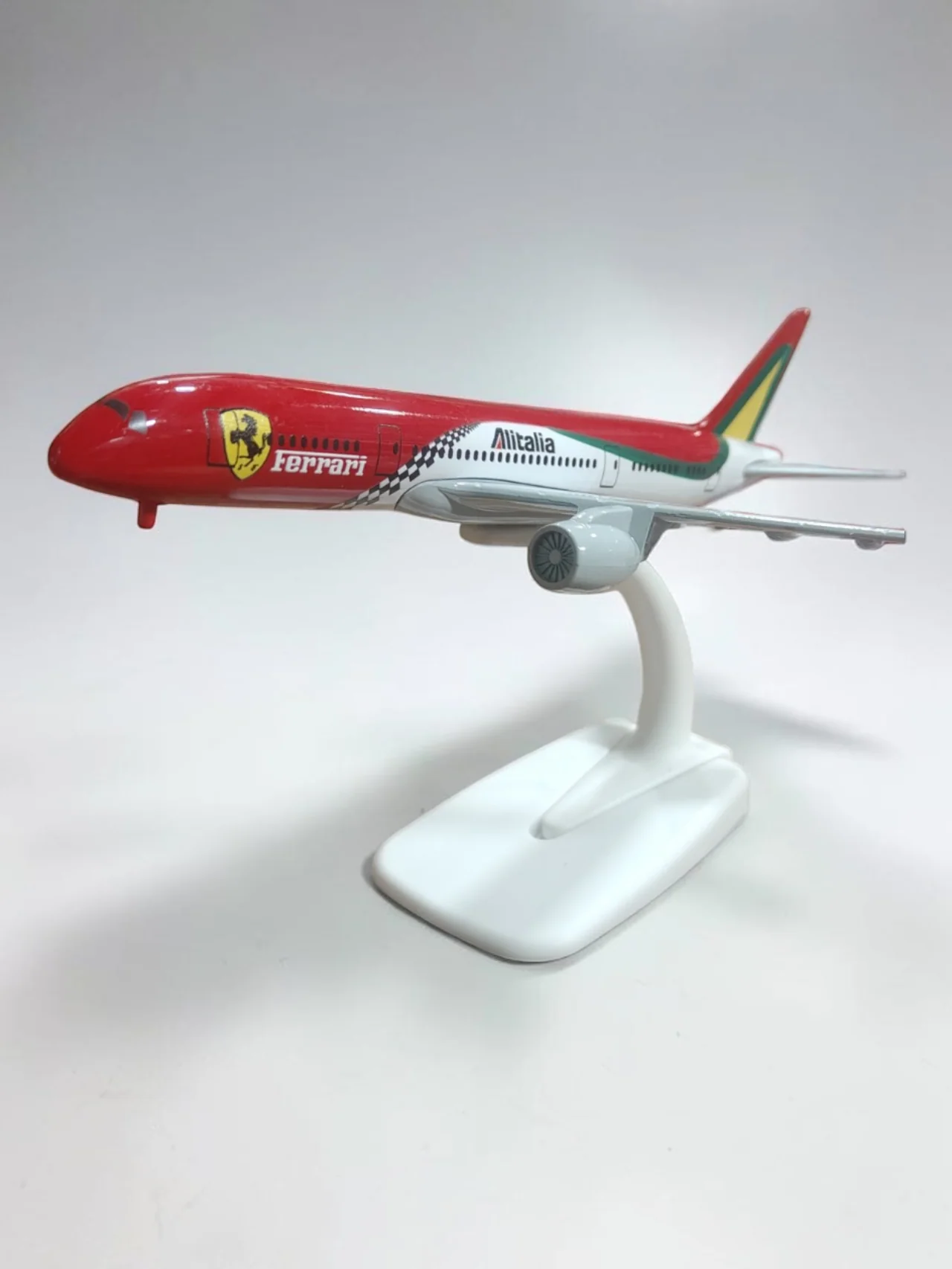 Aircraft 'Ferrari Alitalia Airlines Boeing 787 Display Stand With Landing Wheels 20cm Scale (No.310) - Image 3