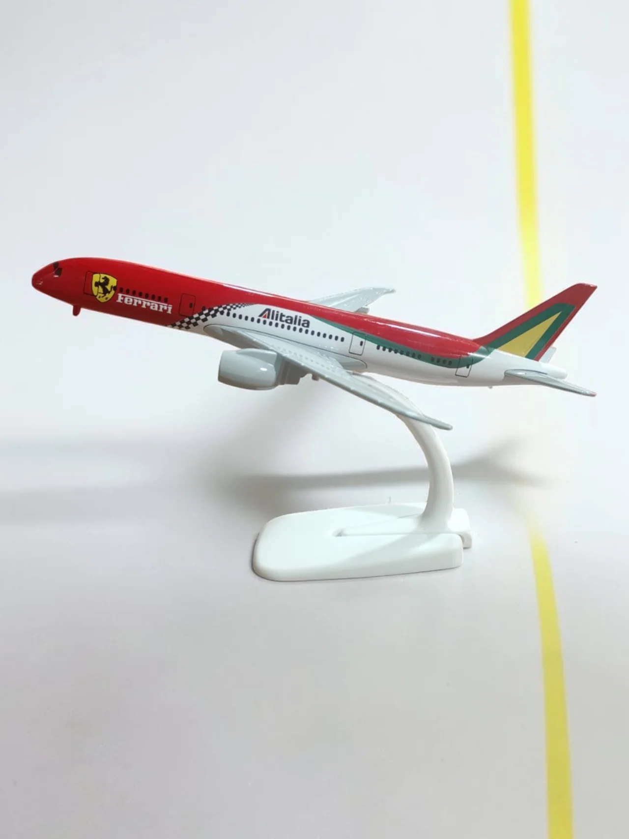 Aircraft 'Ferrari Alitalia Airlines Boeing 787 Display Stand With Landing Wheels 20cm Scale (No.310) - Image 6