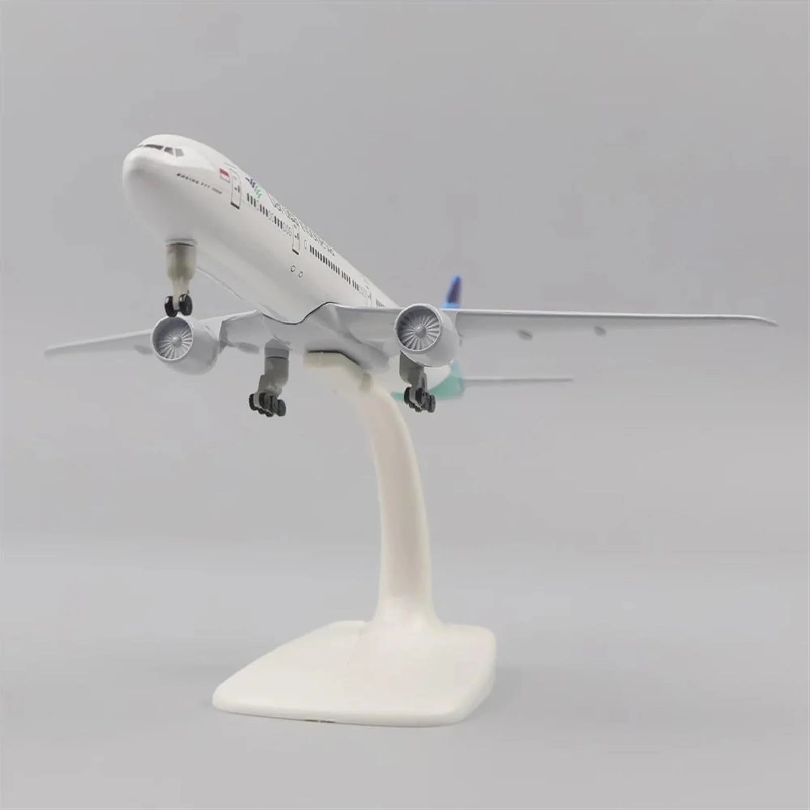 Aircraft 'Garuda Indonesia Boeing 777-300ER Airplane Diecast Metal With Display Stand And Landing Wheels 20cm Scale (No.323) - Image 5