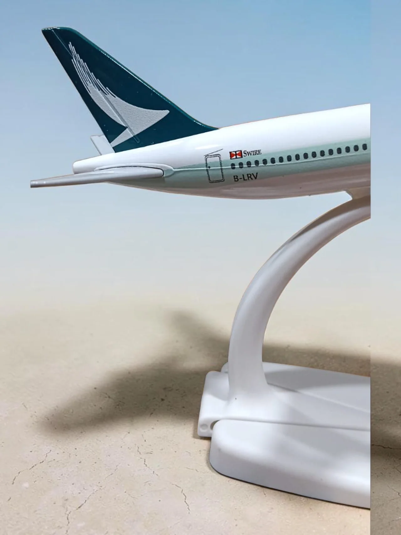 Aircraft Cathay Pacific Airbus A350 Diecast Airplane B-LRV Display Stand With Landing Wheels 20cm Scale (No.324) - Image 5