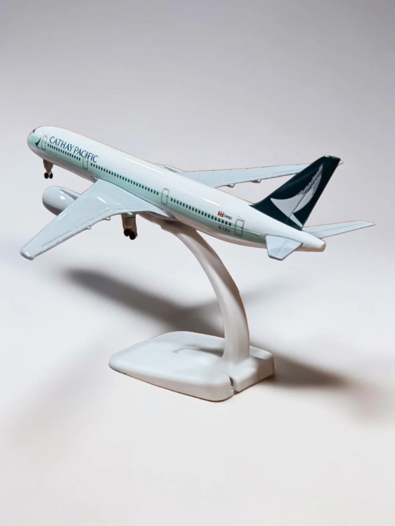 Aircraft Cathay Pacific Airbus A350 Diecast Airplane B-LRV Display Stand With Landing Wheels 20cm Scale (No.324) - Image 4