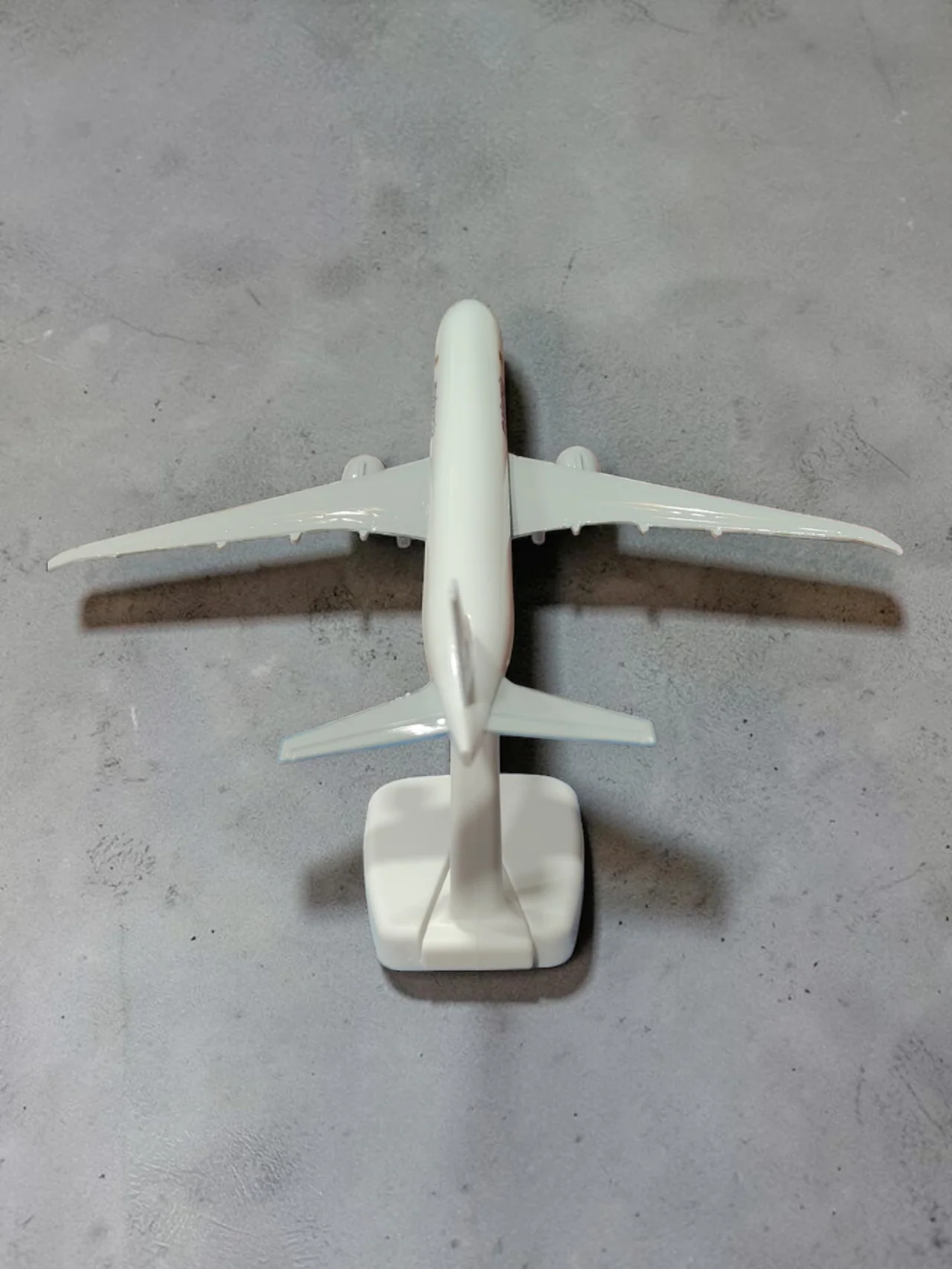 Aircraft Malaysia Airlines 9M-MPK Classic White Diecast Metal With Display Stand (20cm) Scale landing Wheels Airplane (No.317) - Image 3