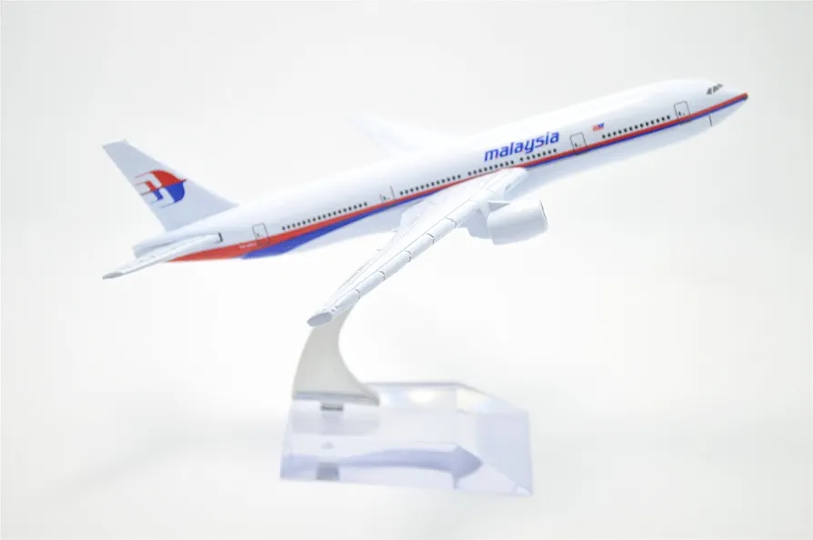 Aircraft Model TANG DYNASTY 16cm B777 Malaysia Airlines Metal Airplane Model ( code 136 ) - Image 5