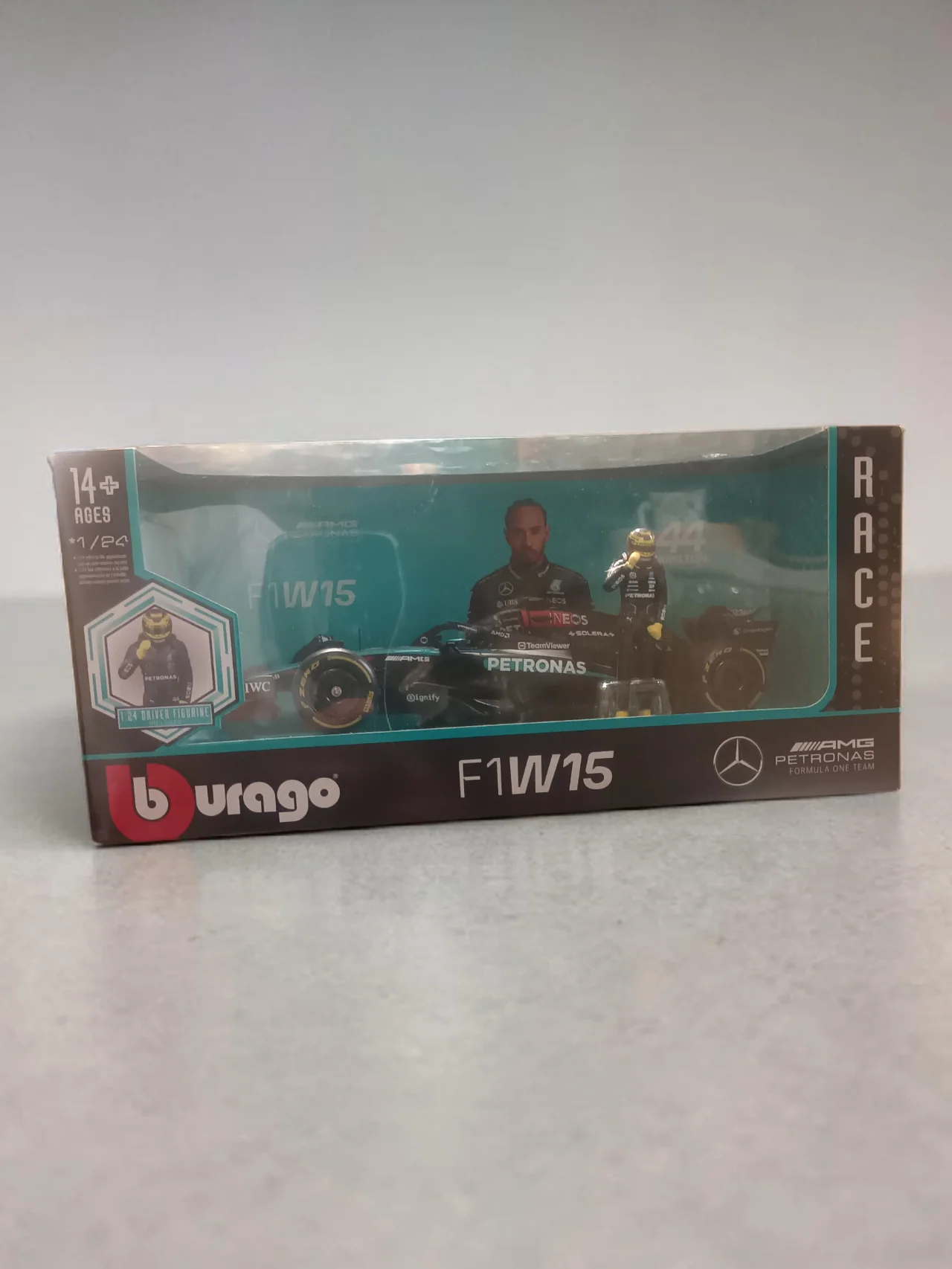 Bburago 2023 Mercedes-AMG W15 No.44 Lewis Hamilton 1:24 Scale diecast Racing Car Formula One - Image 2