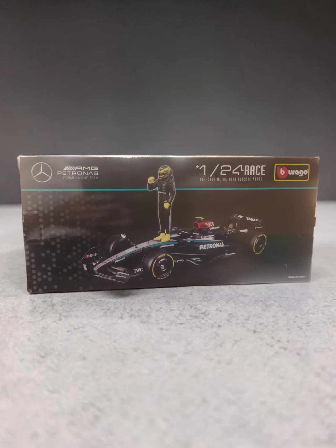 Bburago 2023 Mercedes-AMG W15 No.44 Lewis Hamilton 1:24 Scale diecast Racing Car Formula One - Image 3