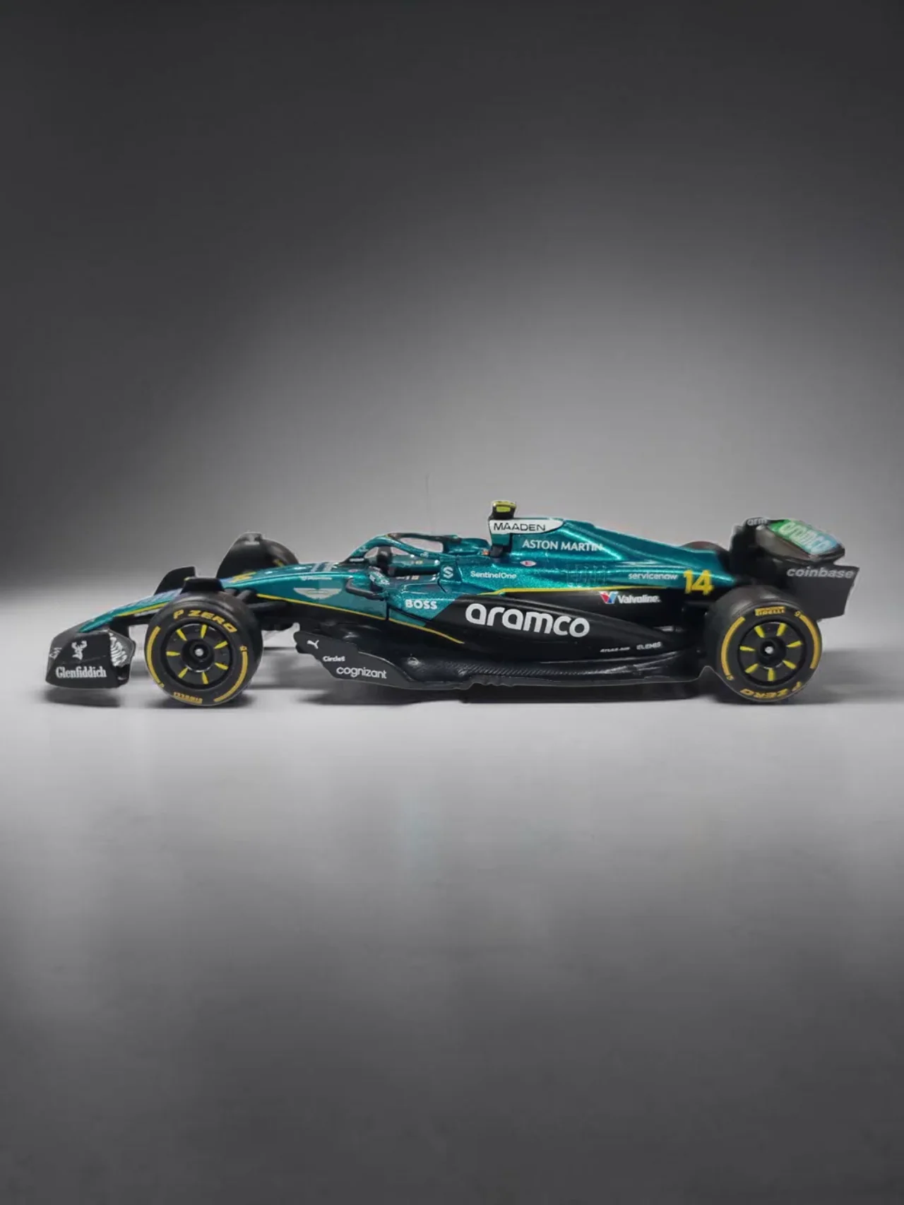 Bburago Aramco 'Aston Martin AMR25 - Fernando Alonso No.14 Formula 1 Imported Diecast 1:43 Scale - Image 5