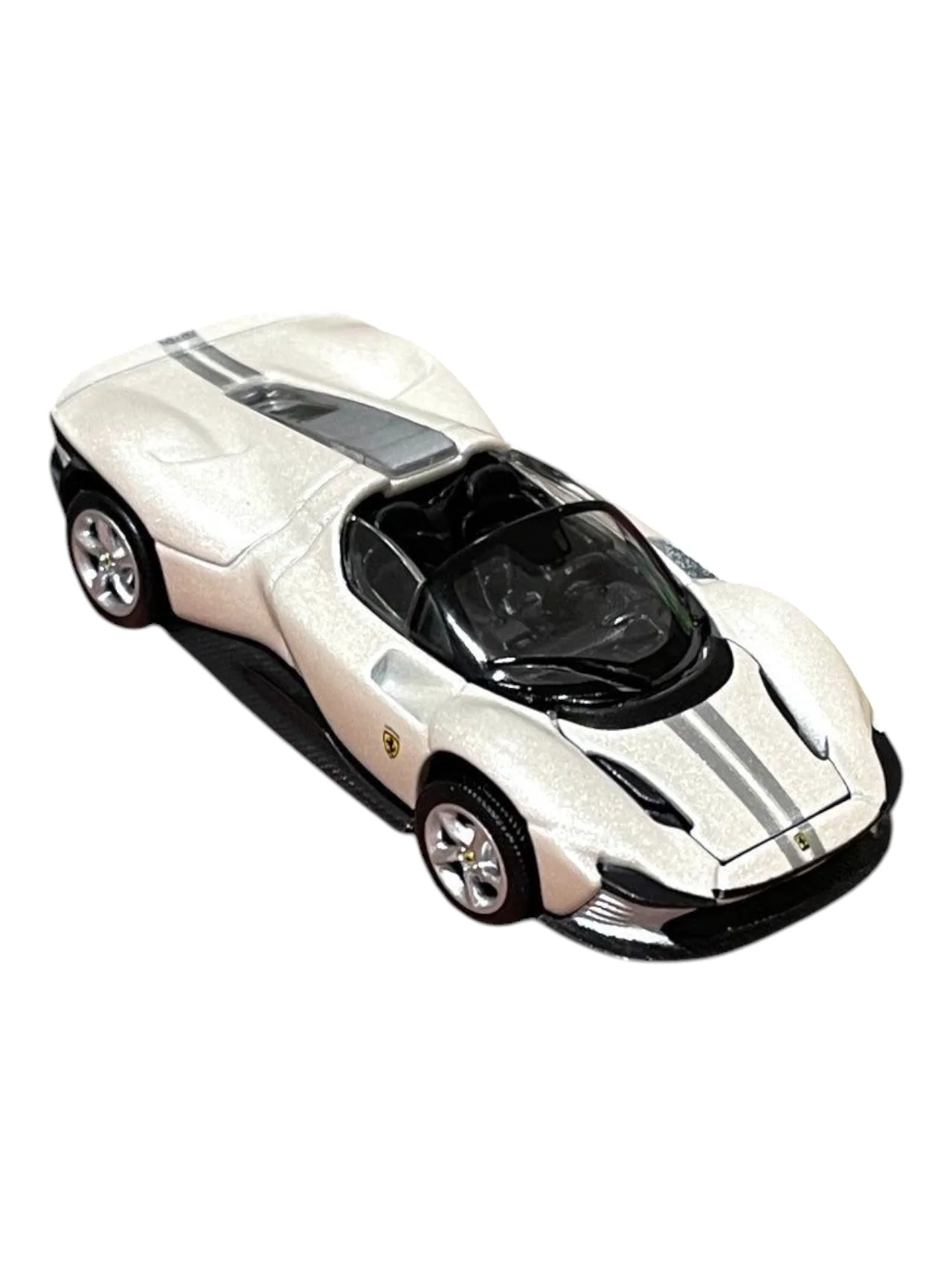 Bburago Ferrari Daytona SP3 1:64 Scale - Image 7
