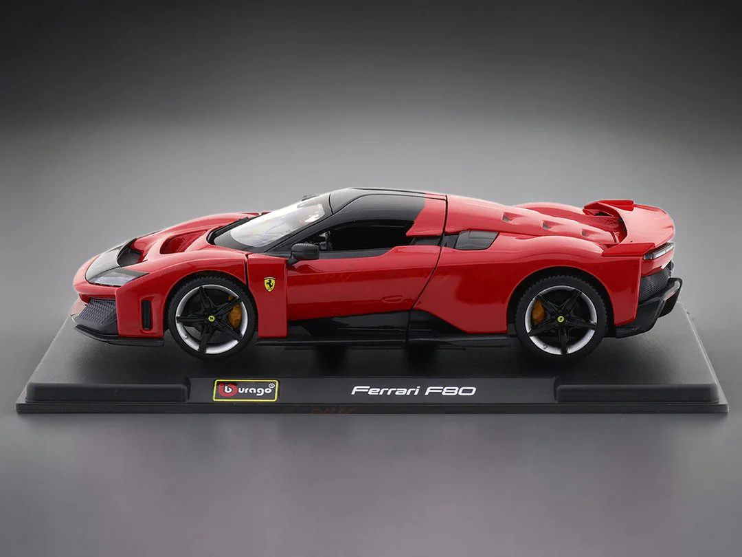 Bburago 'Ferrari F80 With Acrylic Case Imported 1:24 Scale Diecast Model - Image 4