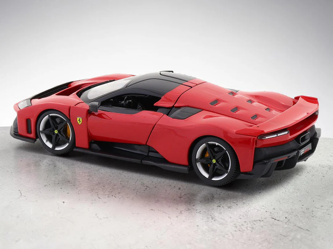 Bburago 'Ferrari F80 With Acrylic Case Imported 1:24 Scale Diecast Model - Image 7