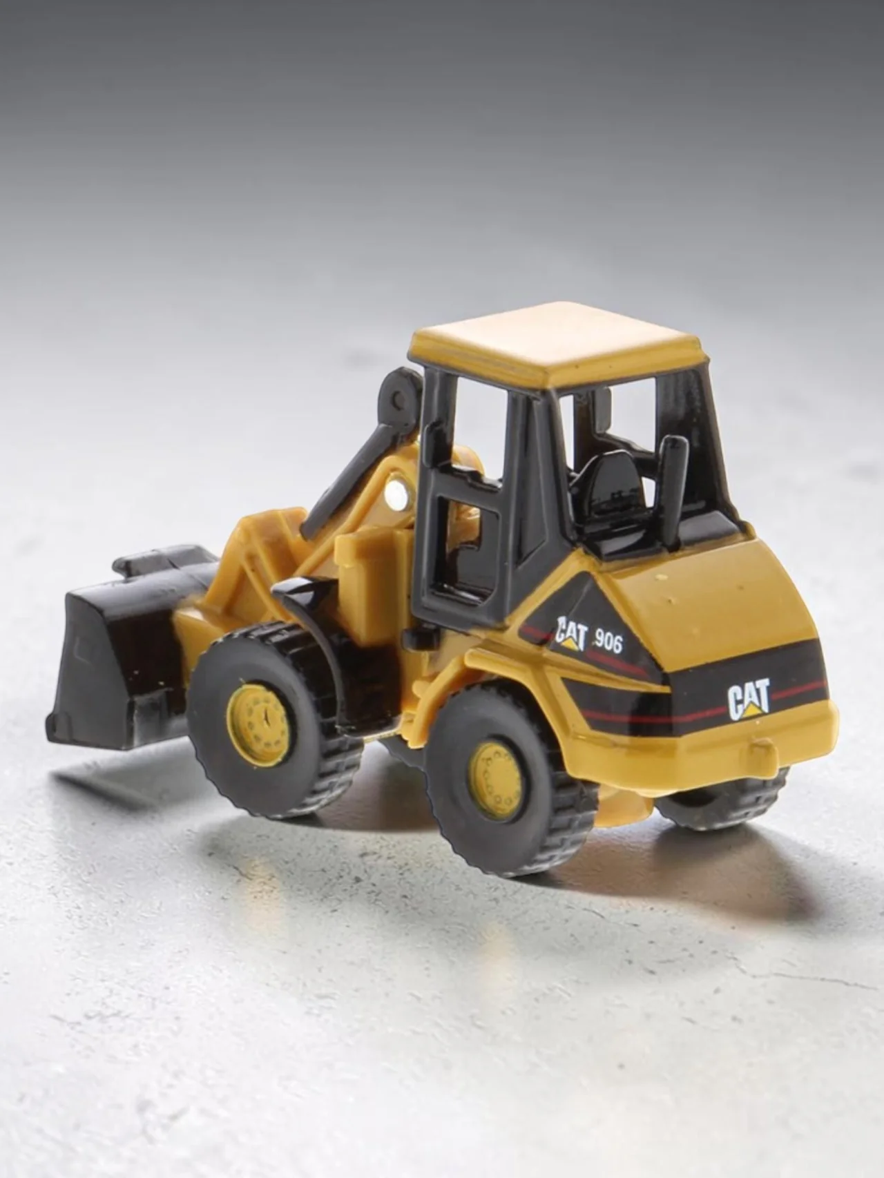 CAT 906 Wheel Loader 1:86 Scale Diecast Construction Model Toy | Premium Miniature Collectible with Display Base - Image 2