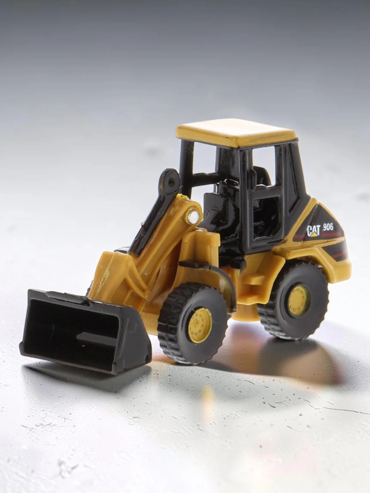 CAT 906 Wheel Loader 1:86 Scale Diecast Construction Model Toy | Premium Miniature Collectible with Display Base - Image 3