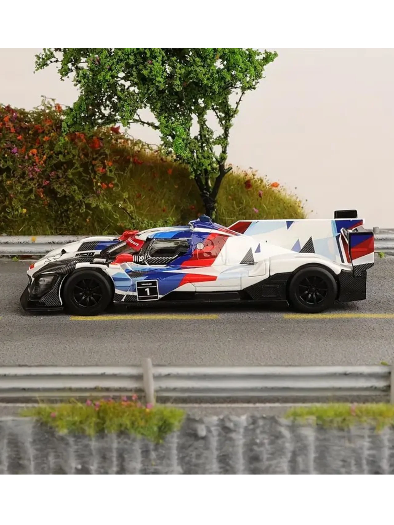 CCA 'BMW M Hybrid V8 1:45 Scale Diecast (With Acrylic Case) - Image 4