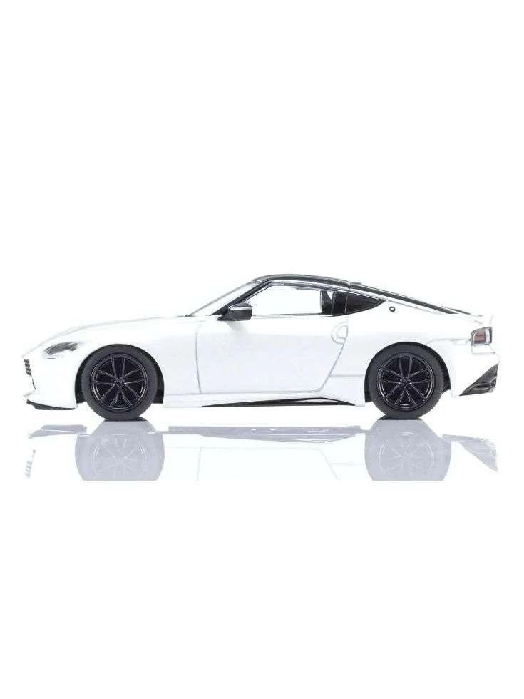 EXCLUSIVE Kyosho Nissan Fairylady Z Mini car & Book number 13 - Image 4