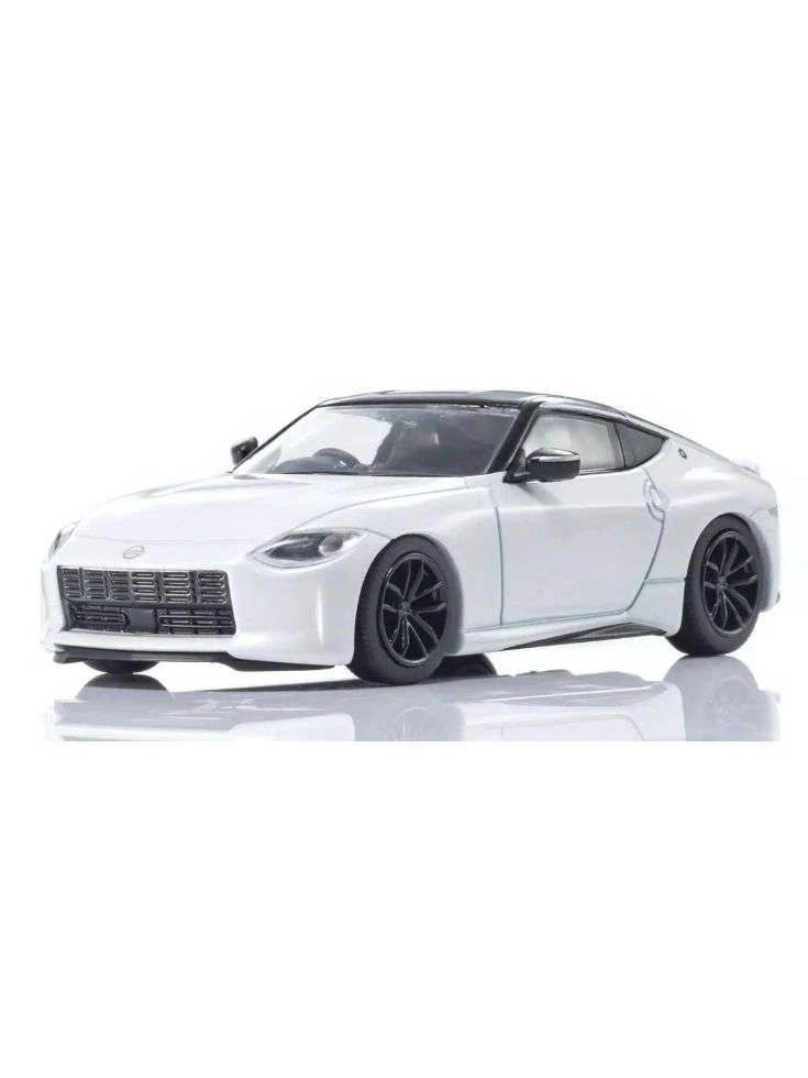 EXCLUSIVE Kyosho Nissan Fairylady Z Mini car & Book number 13 - Image 5