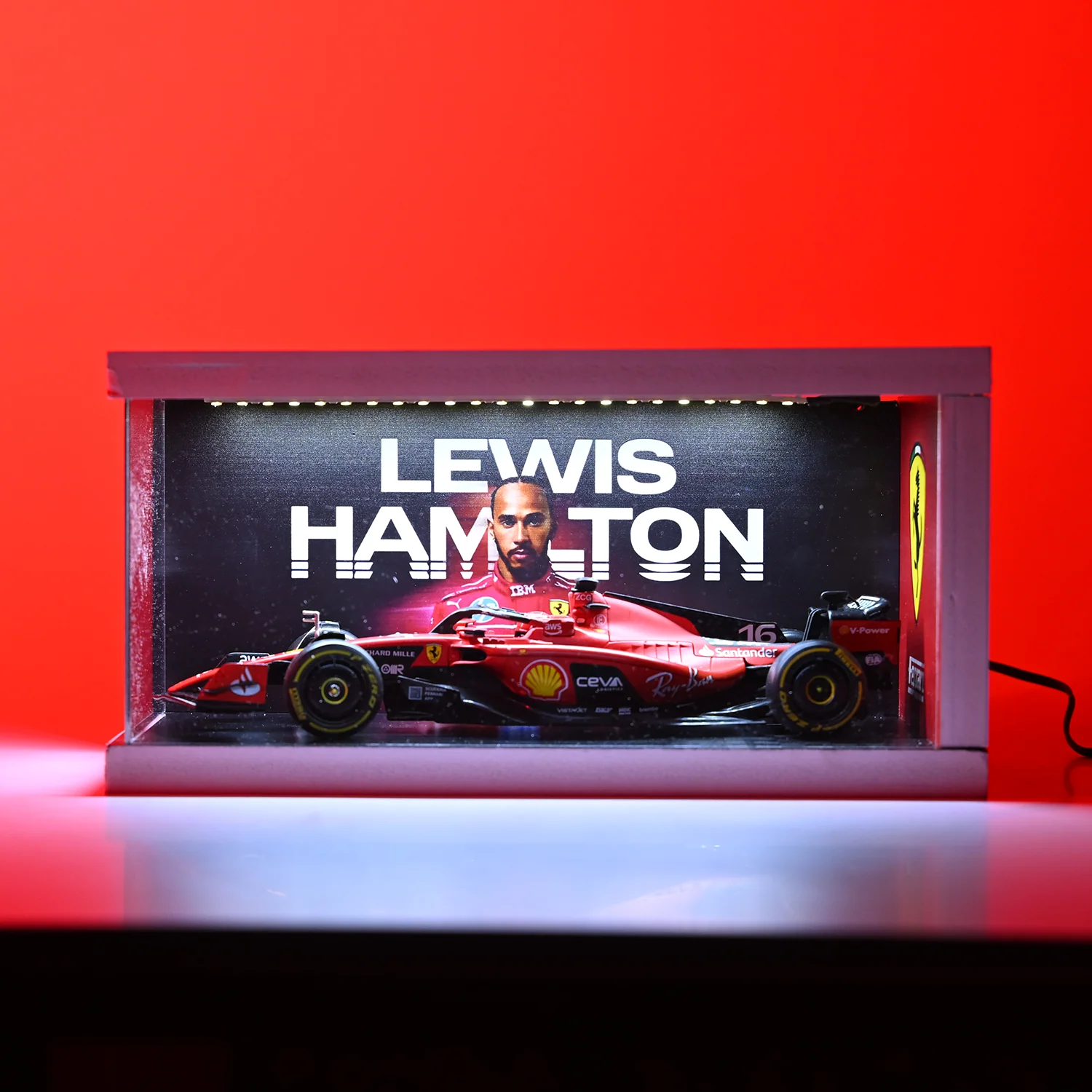 Ferrari Lewis Hamilton Diorama (Storage Case) For Diecast - Image 3