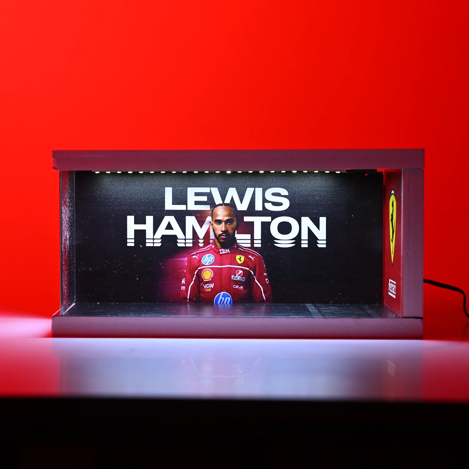 Ferrari Lewis Hamilton Diorama (Storage Case) For Diecast - Image 4