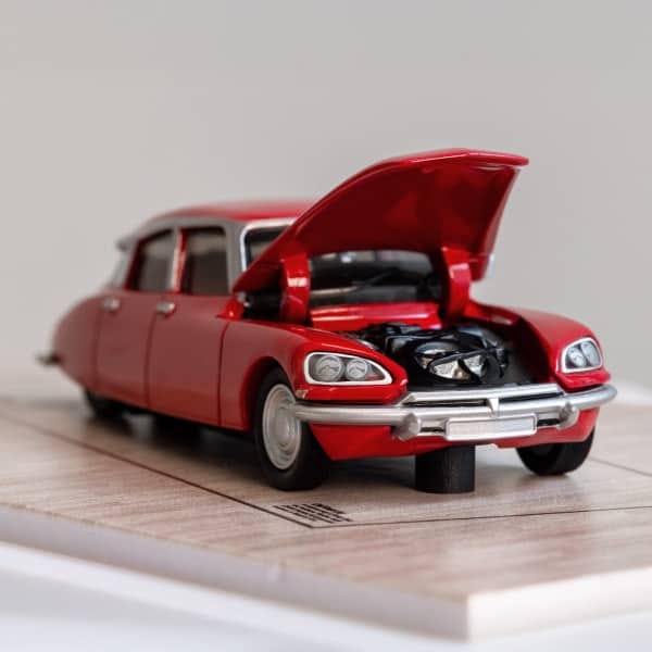 HotWheels MoMA Edition Citroën DS 23 Sedan Premium RLC Die-Cast Car with Display Case 1:64 Scale jgl48 - Image 8