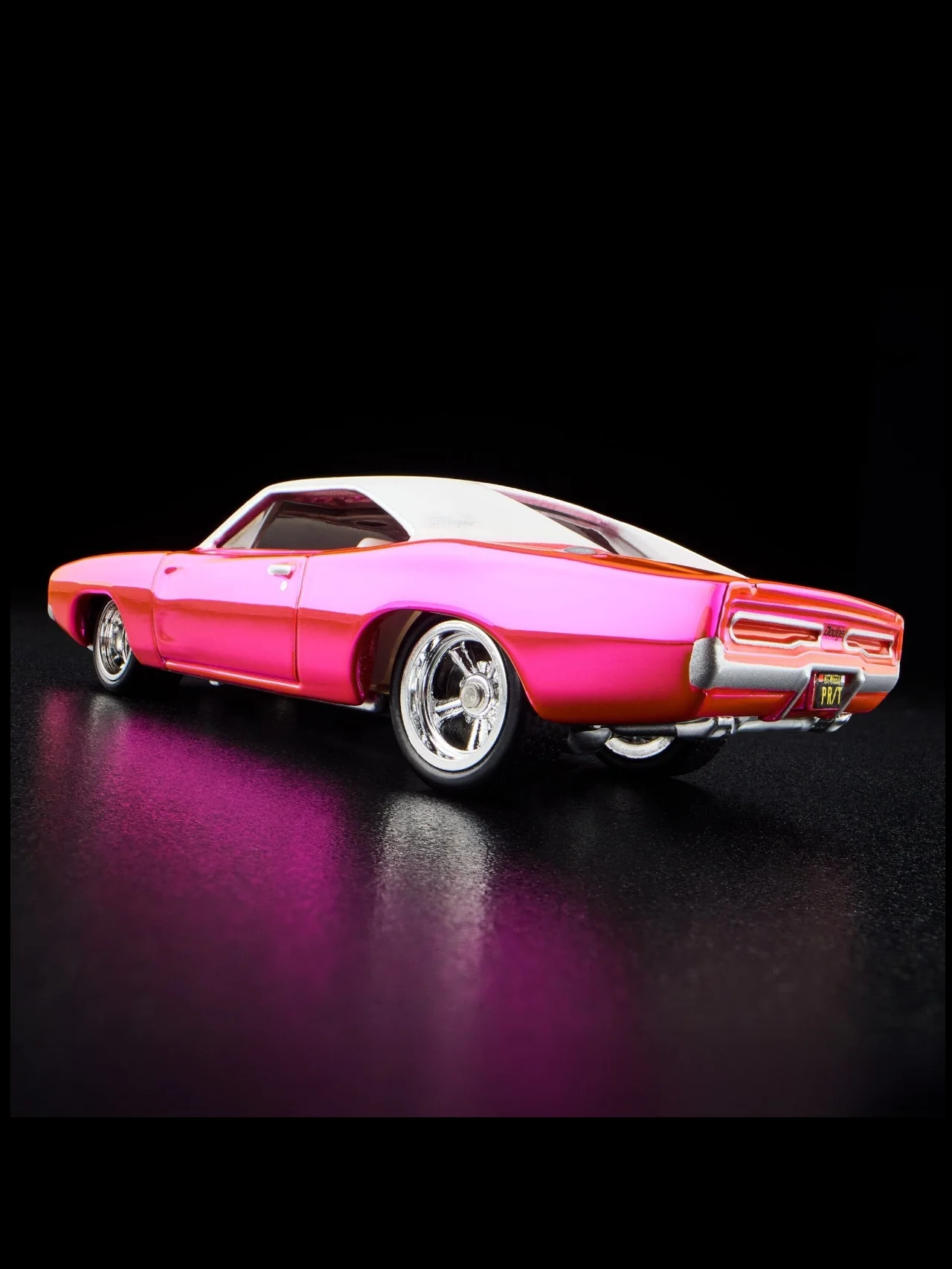 HotWheels Club Exclusive 1969 Dodge Charger R/T RLC 1:64 Scale (With Protector) - Image 16
