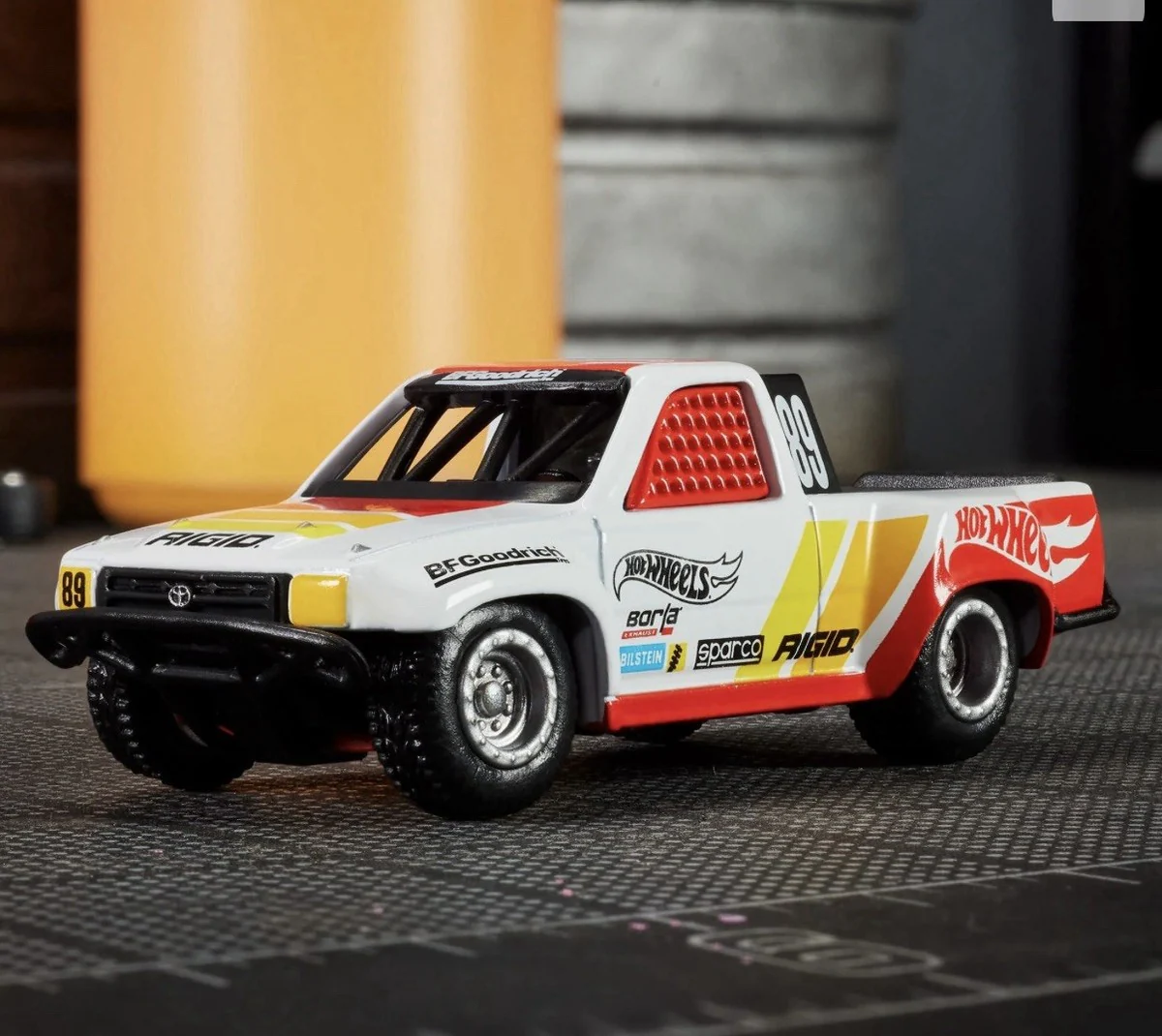 Hotwheels Elite 64 - 1989 Toyota Hilux Stadium Truck Premium Metal Die-cast Collectible 1:64 Scale (With Protector) HWR90 - Image 3