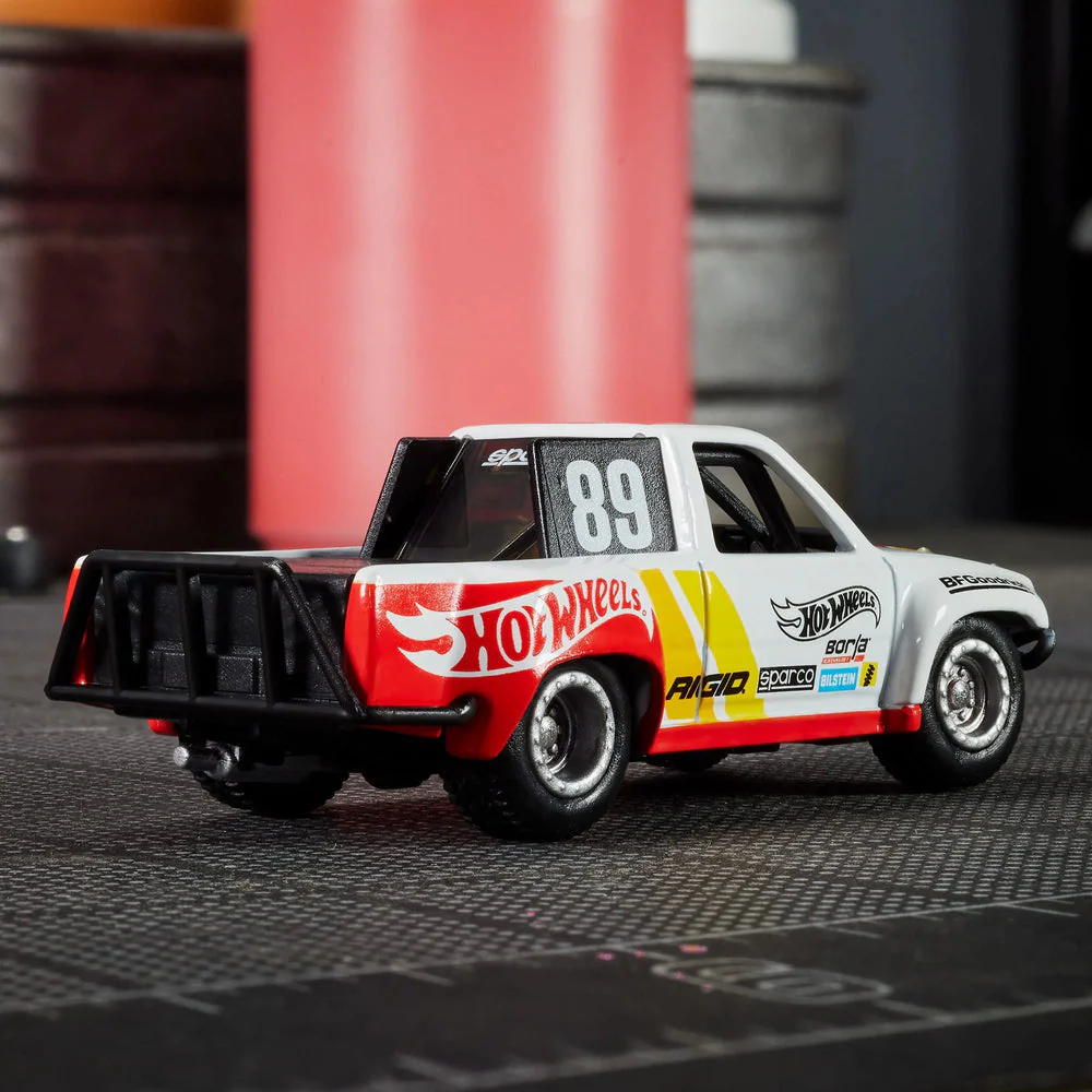 Hotwheels Elite 64 - 1989 Toyota Hilux Stadium Truck Premium Metal Die-cast Collectible 1:64 Scale (With Protector) HWR90 - Image 4