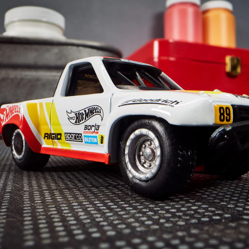 Hotwheels Elite 64 - 1989 Toyota Hilux Stadium Truck Premium Metal Die-cast Collectible 1:64 Scale (With Protector) HWR90 - Image 5