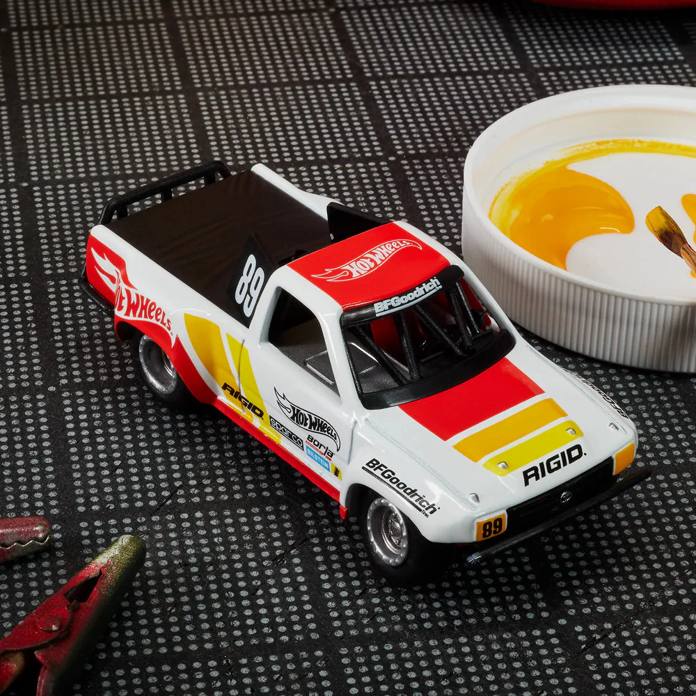 Hotwheels Elite 64 - 1989 Toyota Hilux Stadium Truck Premium Metal Die-cast Collectible 1:64 Scale (With Protector) HWR90 - Image 7