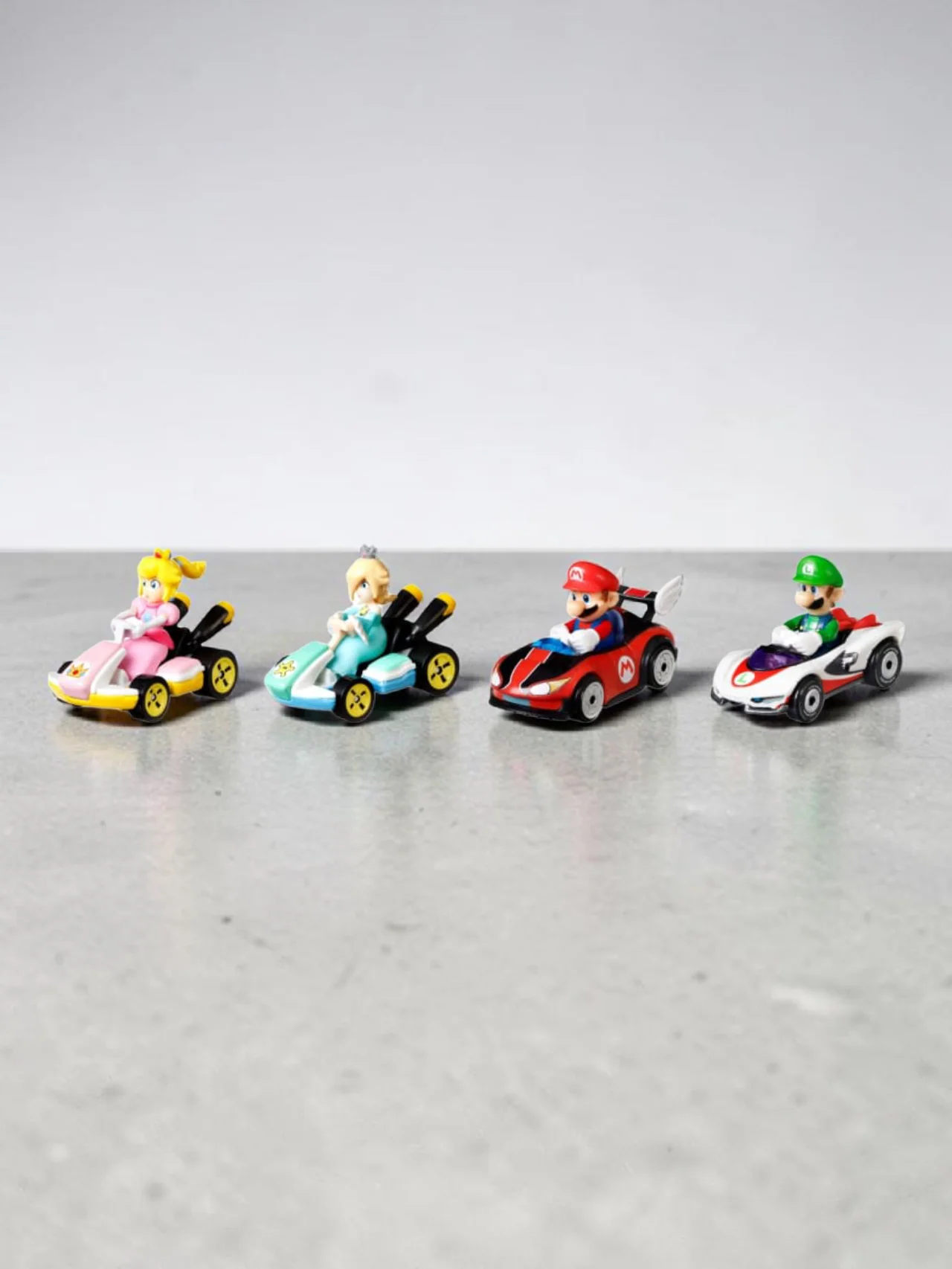 HotWheels Mainline Mariokart 4 Pack Diecast Princess peach rosalina Mario Luigi 1:64 Scale - Image 6