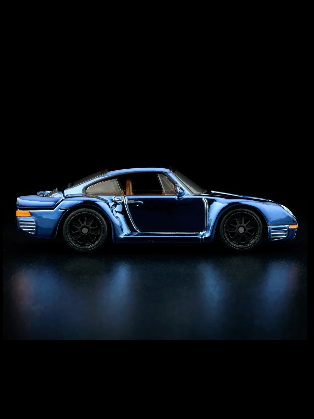 HotWheels Porsche 959 RLC 1:64 Scale (With Protector) - Image 8