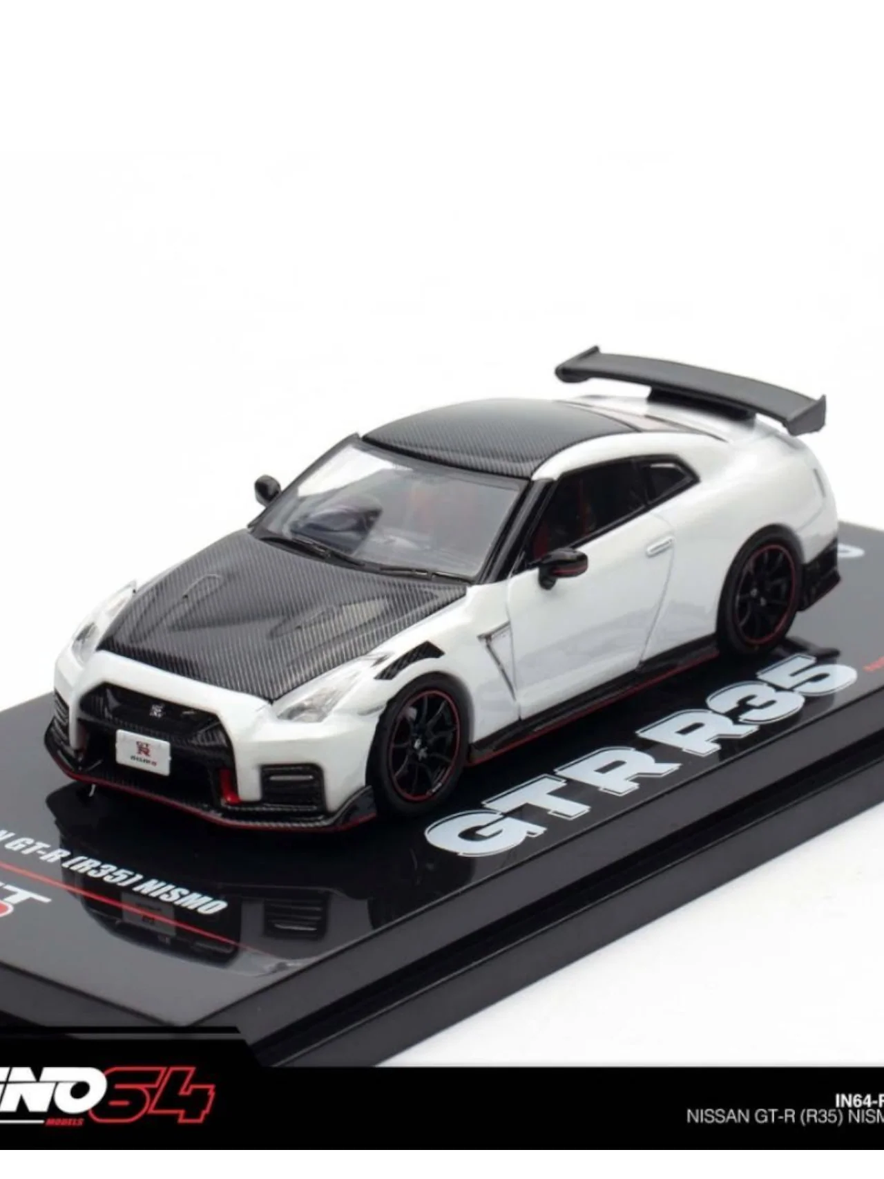 Inno64 Nissan GT-R (R35) Nismo Diecast 1:64 Scale (With Acrylic Case) - Image 4