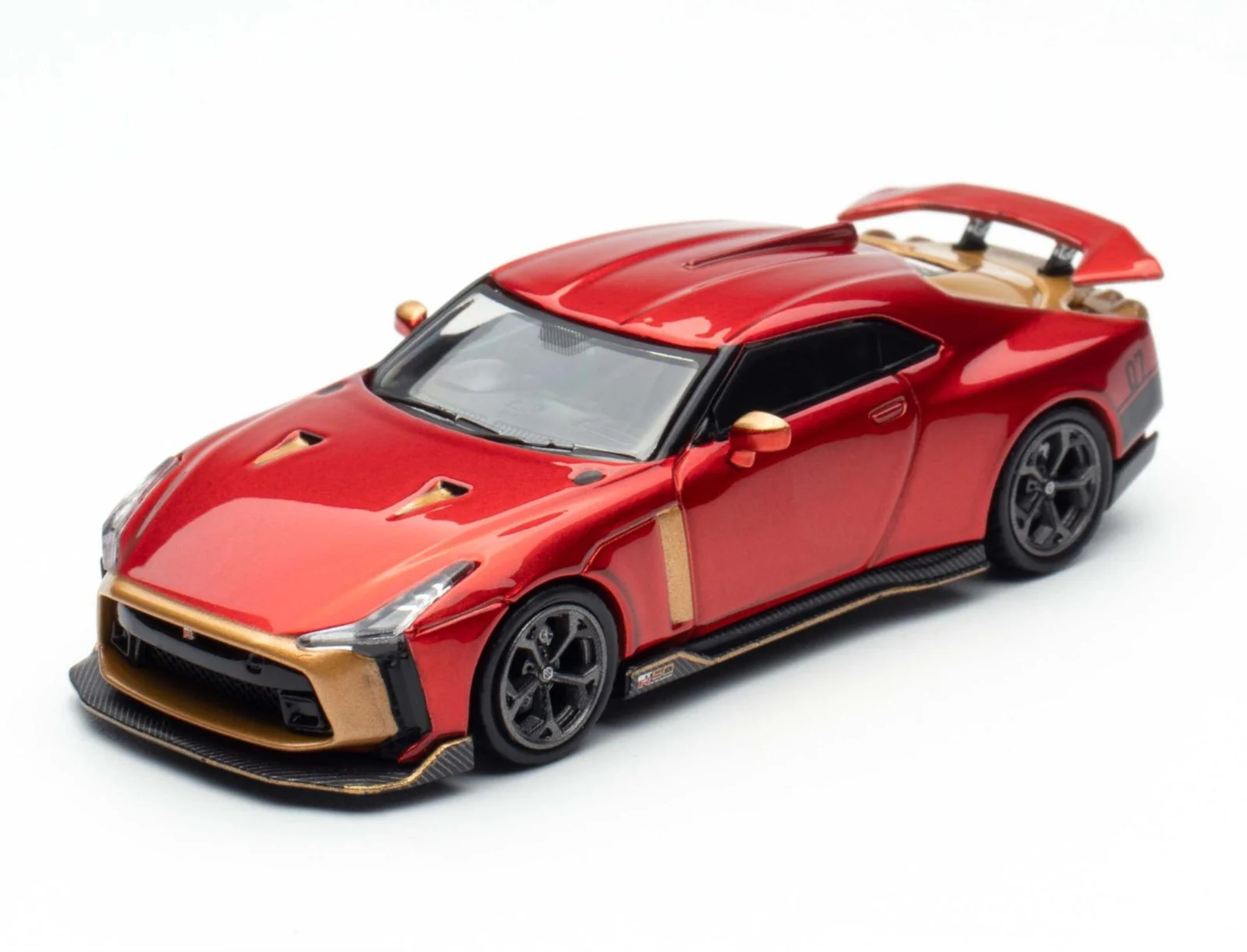 INNO64 Nissan GT-R (R50) 1:64 Scale Metal Diecast IN64-R50-RED - Image 2