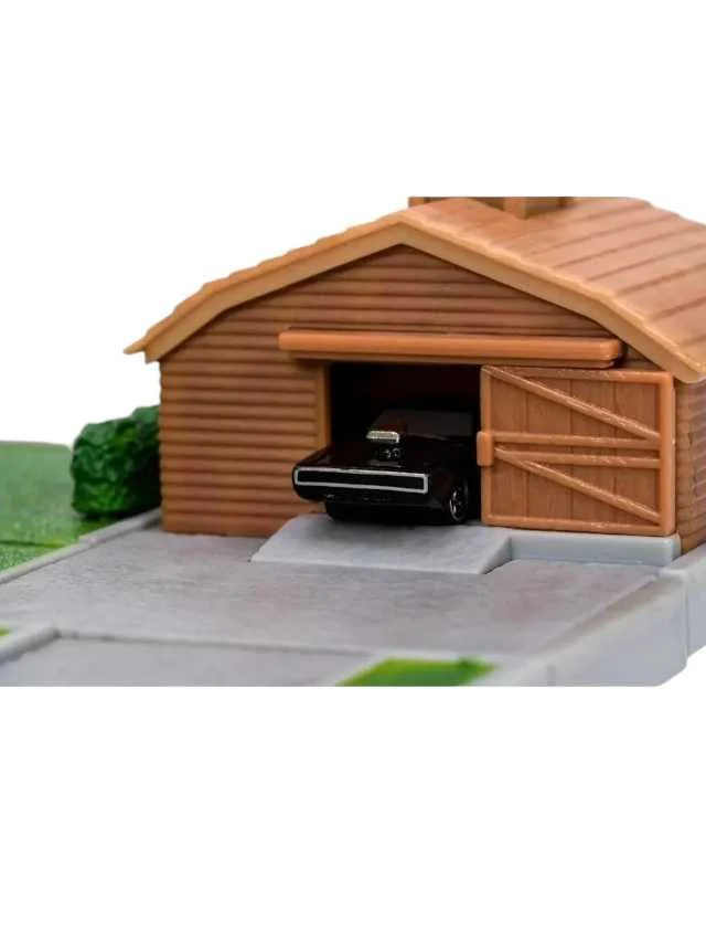 Jada Toys Fast & Furious Nano Hollywood Rides Dom Toretto's House Display Diorama with Two 1.65" Die-cast Cars - Image 5