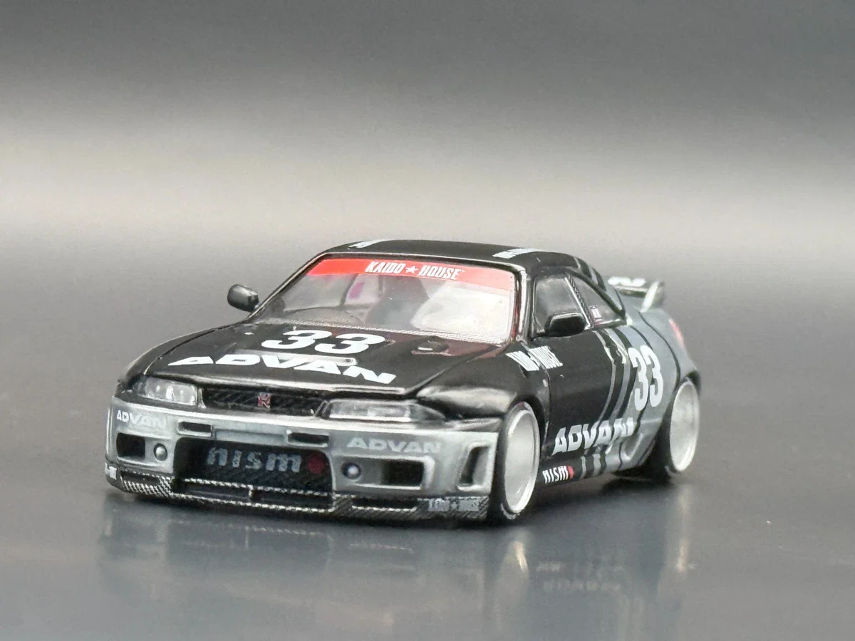 Kaido House x Mini GT Nissan Skyline GT-R (R33) Kaido Works ADVAN (#191) 1/64 Scale - Image 2