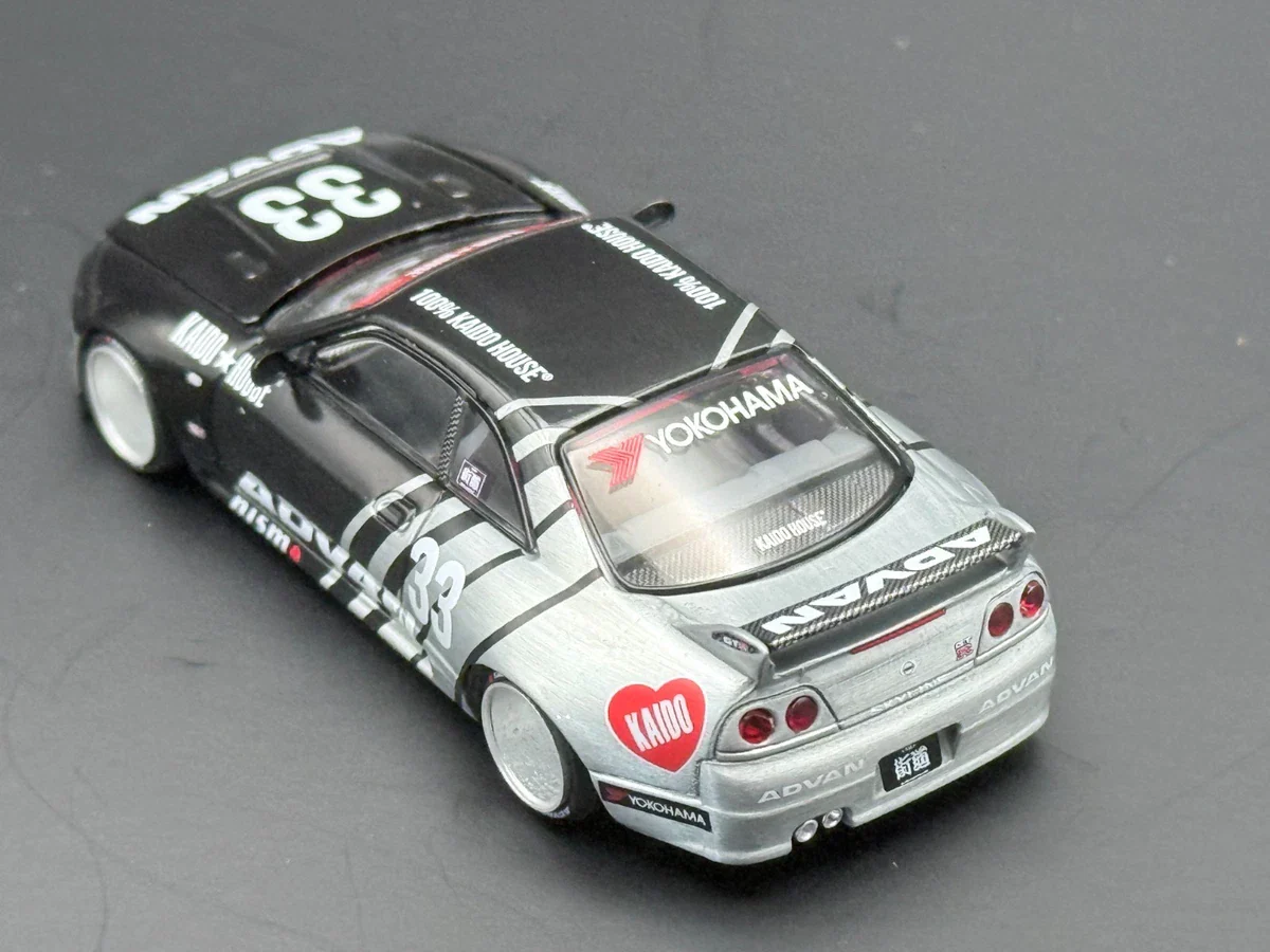Kaido House x Mini GT Nissan Skyline GT-R (R33) Kaido Works ADVAN (#191) 1/64 Scale - Image 4