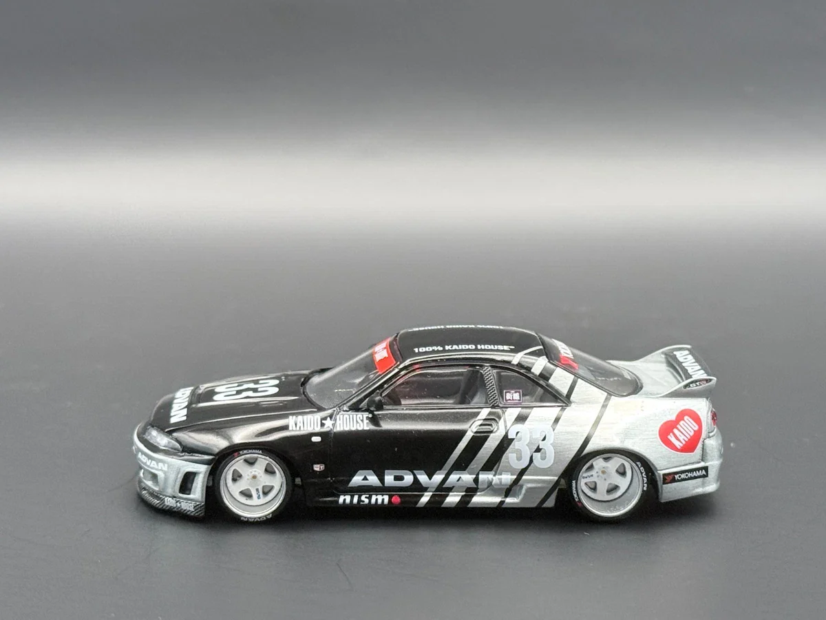Kaido House x Mini GT Nissan Skyline GT-R (R33) Kaido Works ADVAN (#191) 1/64 Scale - Image 9
