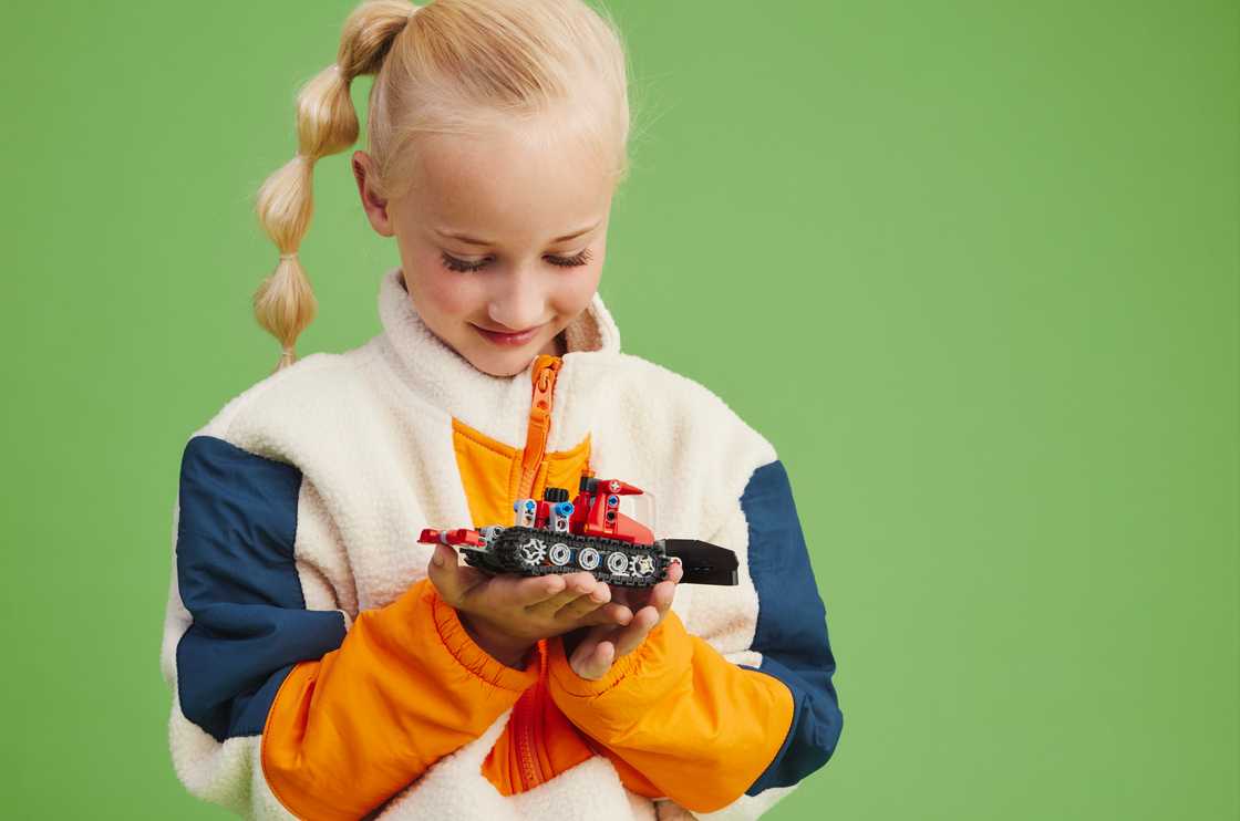 LEGO Technic Snow Groomer 42148 - Image 5