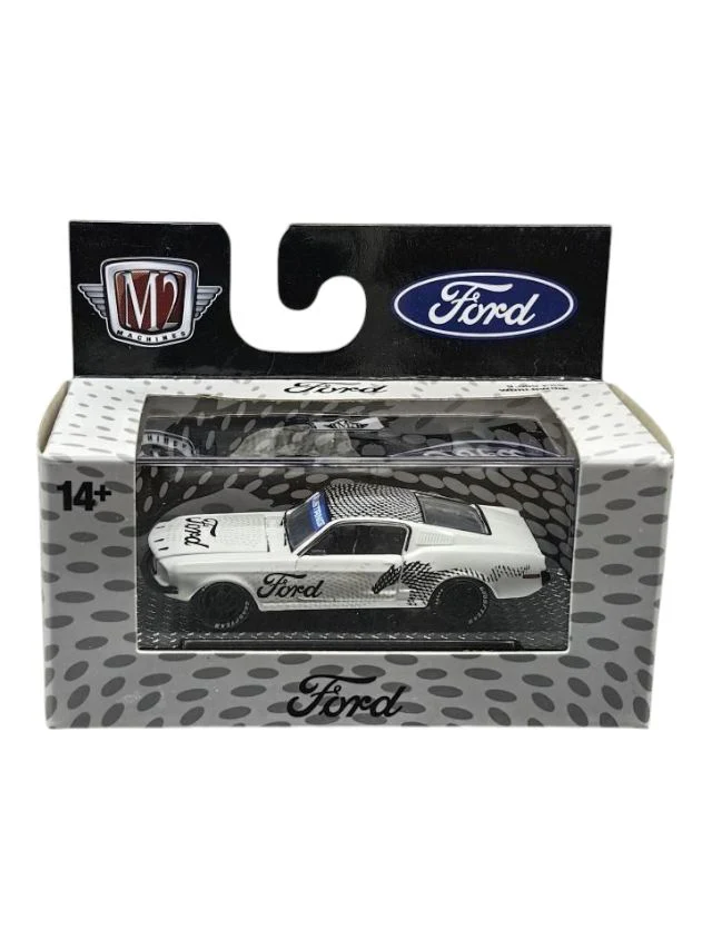 M2 Machines FORD 1968 Mustang Fastback 2+2 1:64 Scale