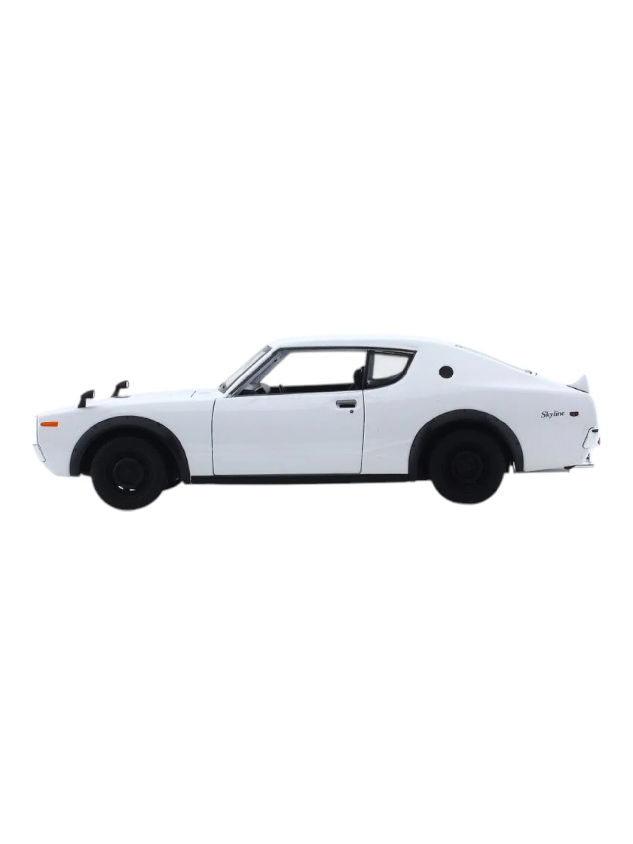 Maisto Collectors Collection 1973 Nissan Skyline 2000GT-R (KPGC110) Diecast 1:24 Scale (Blister Damaged) - Image 4