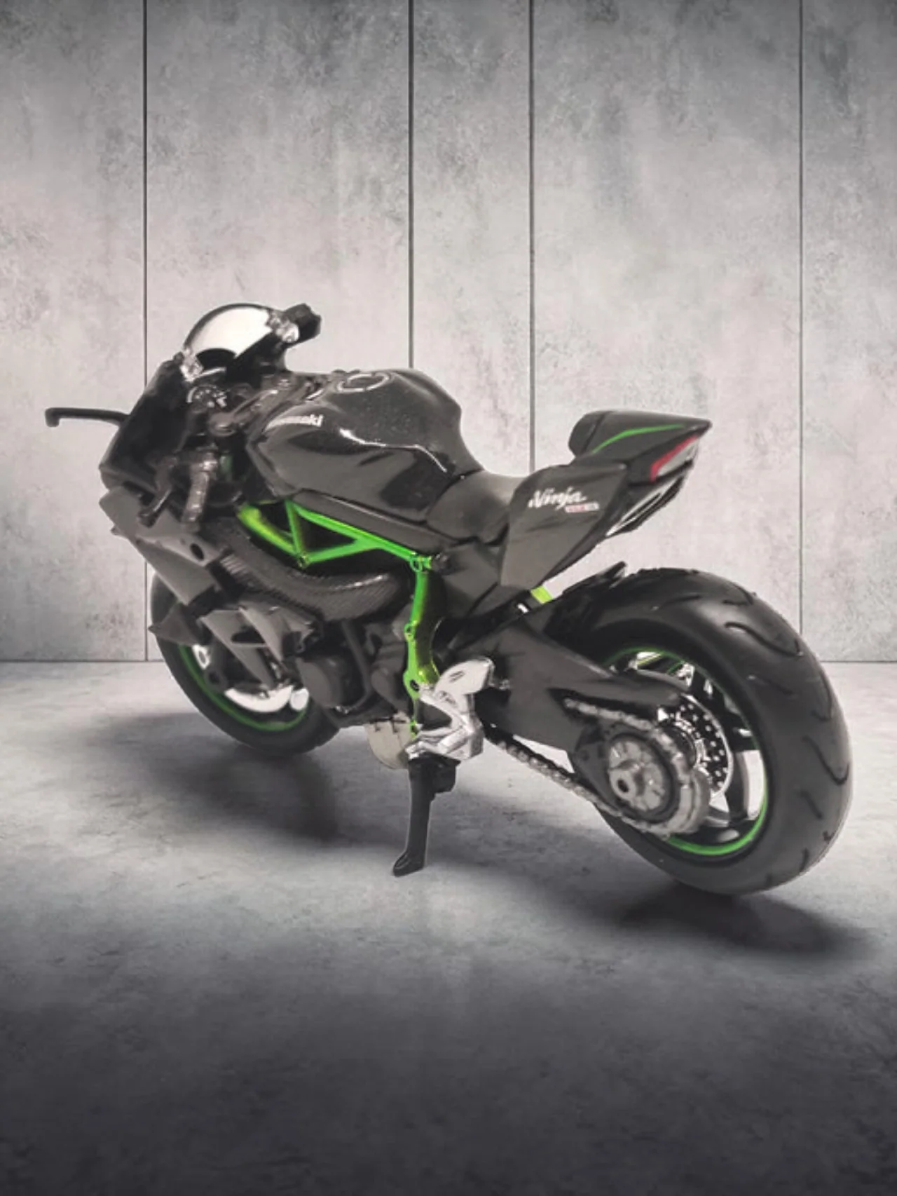 Maisto Kawasaki Ninja H2 R Imported 1:18 Scale - Image 5