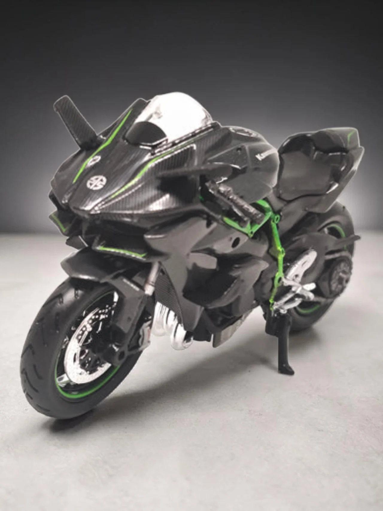 Maisto Kawasaki Ninja H2 R Imported 1:18 Scale - Image 6