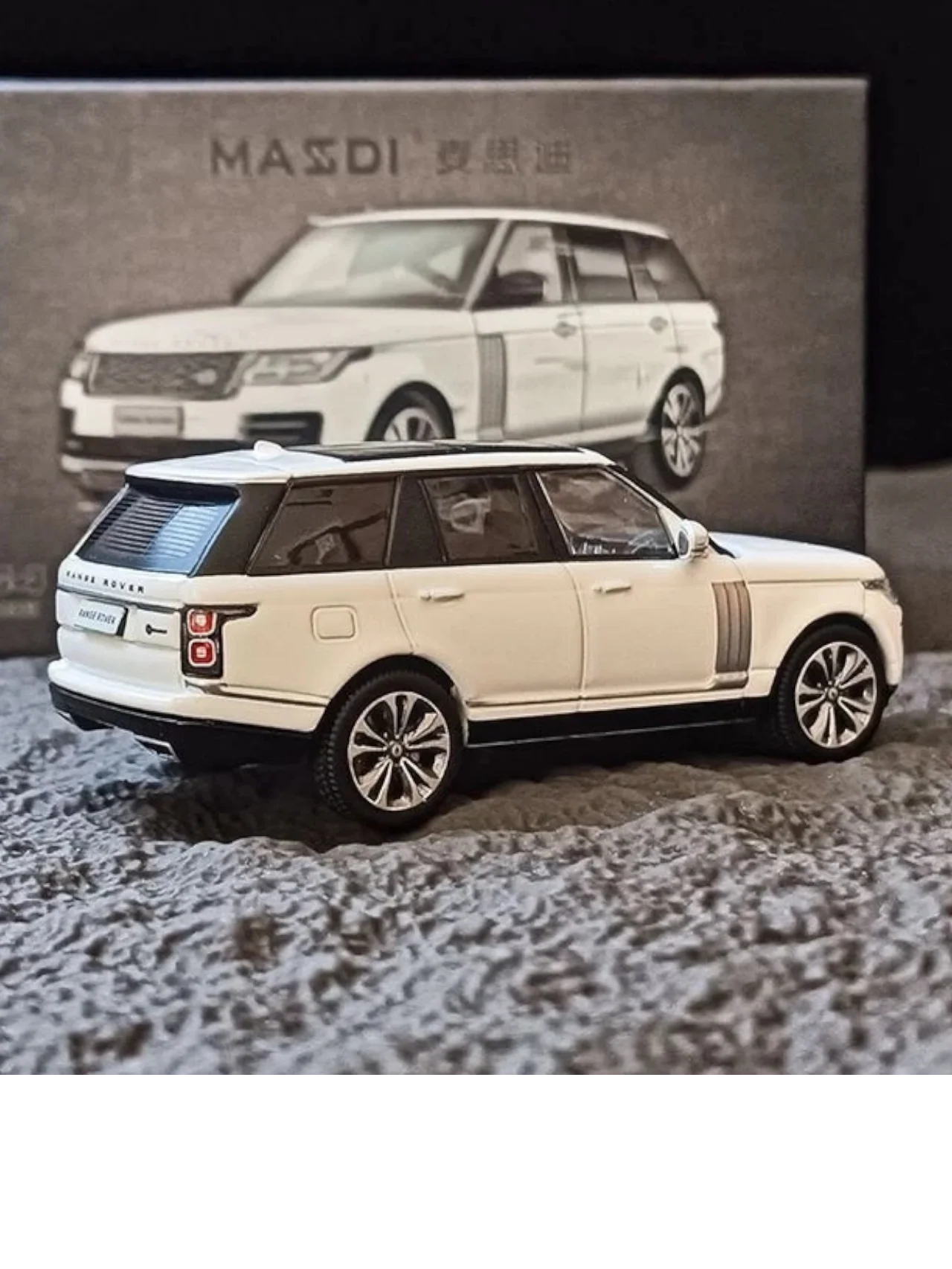 Masdi 2020 Land Rover Range Rover 1:64 Scale Diecast - Image 14