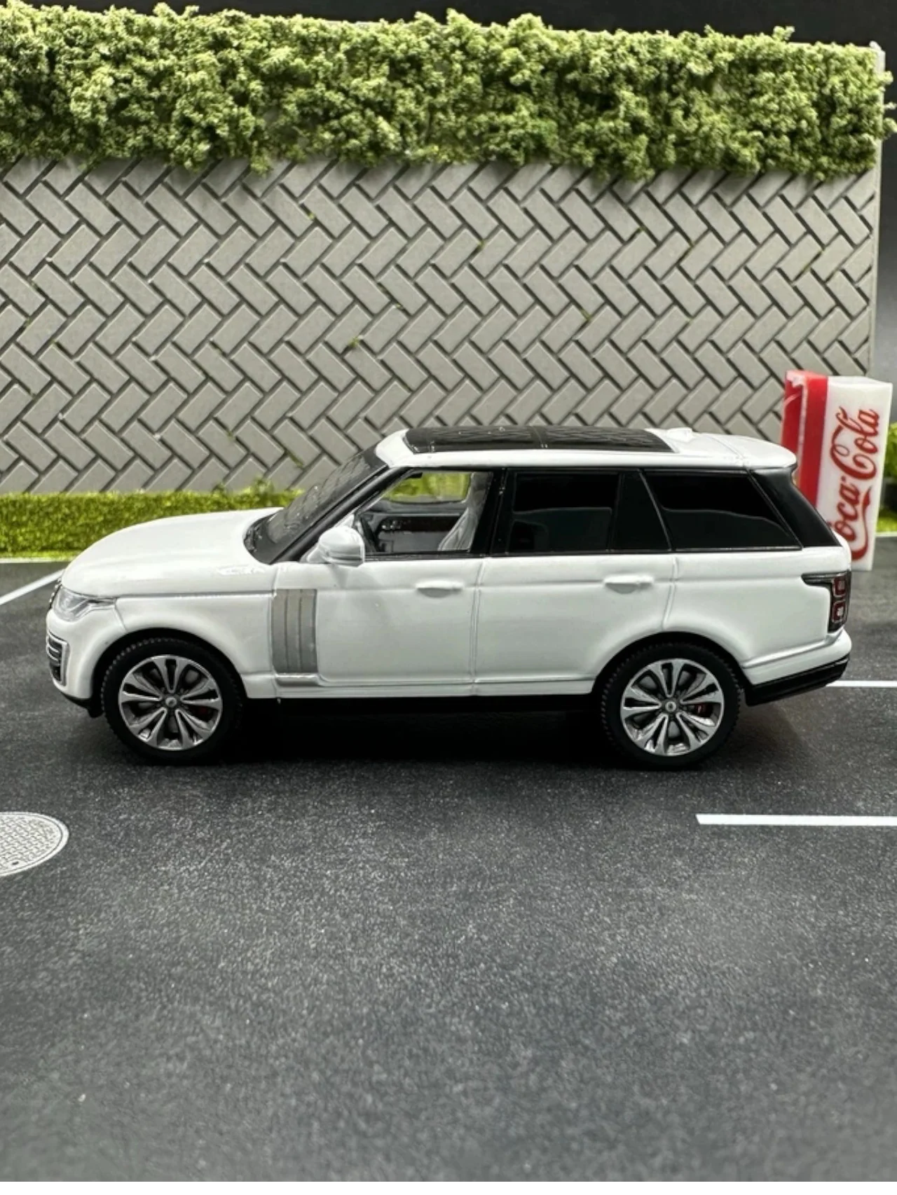 Masdi 2020 Land Rover Range Rover 1:64 Scale Diecast - Image 16
