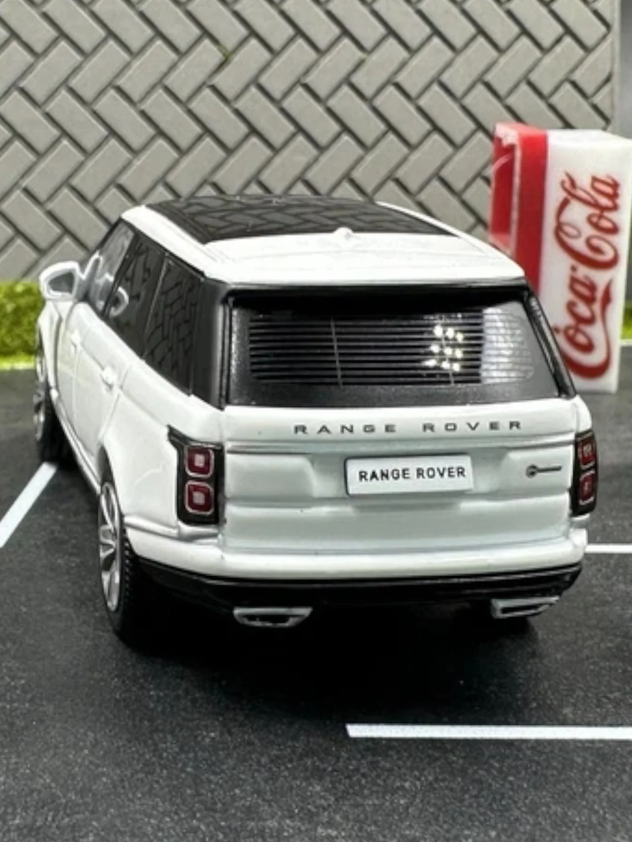 Masdi 2020 Land Rover Range Rover 1:64 Scale Diecast - Image 17