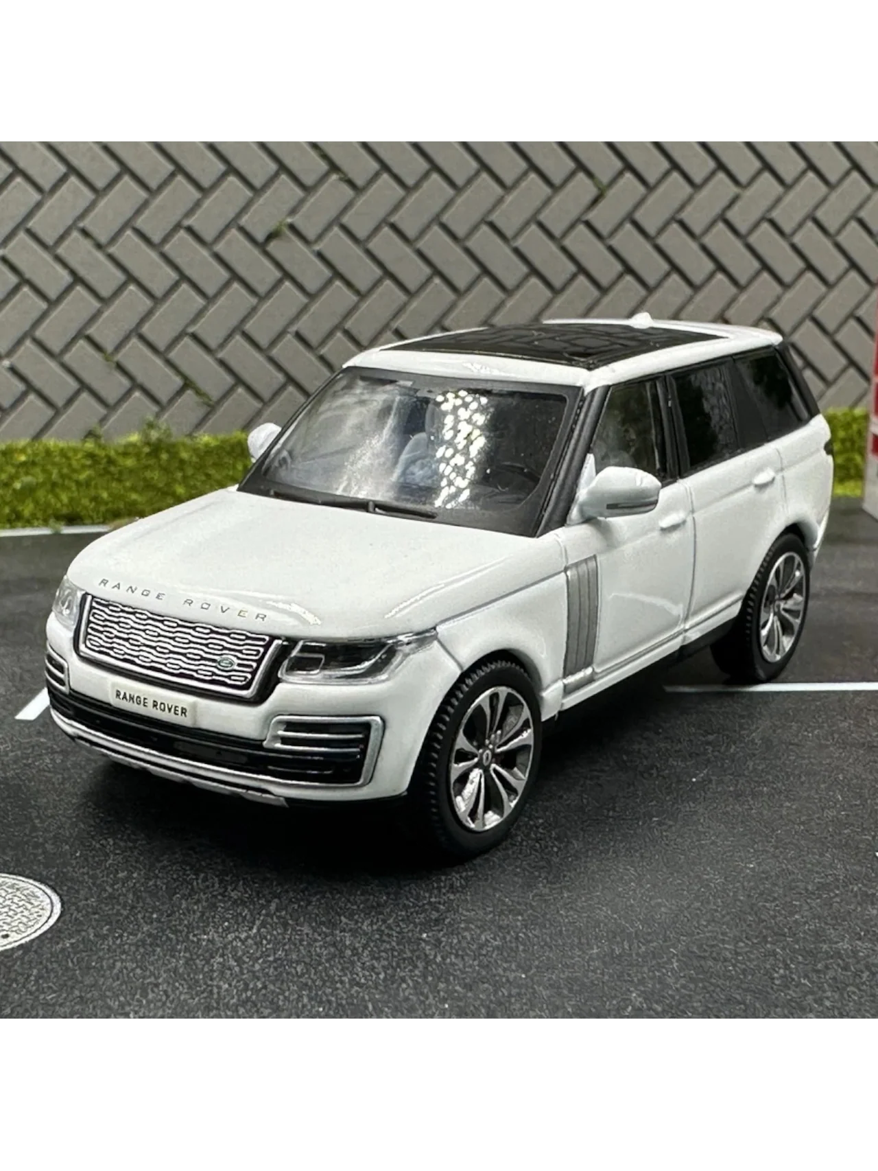 Masdi 2020 Land Rover Range Rover 1:64 Scale Diecast - Image 18