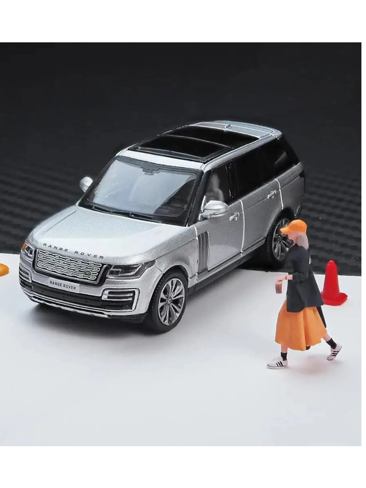 Masdi 2020 Land Rover Range Rover 1:64 Scale Diecast - Image 21