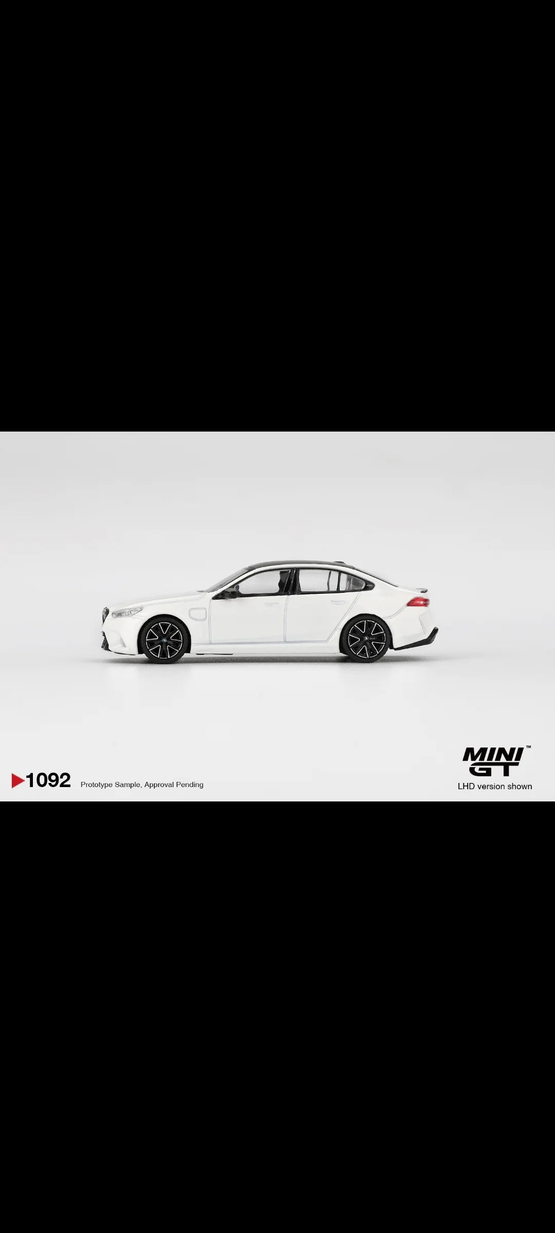 Mini GT BMW M5 Alpine White #1092 1:64 Scale - Image 5